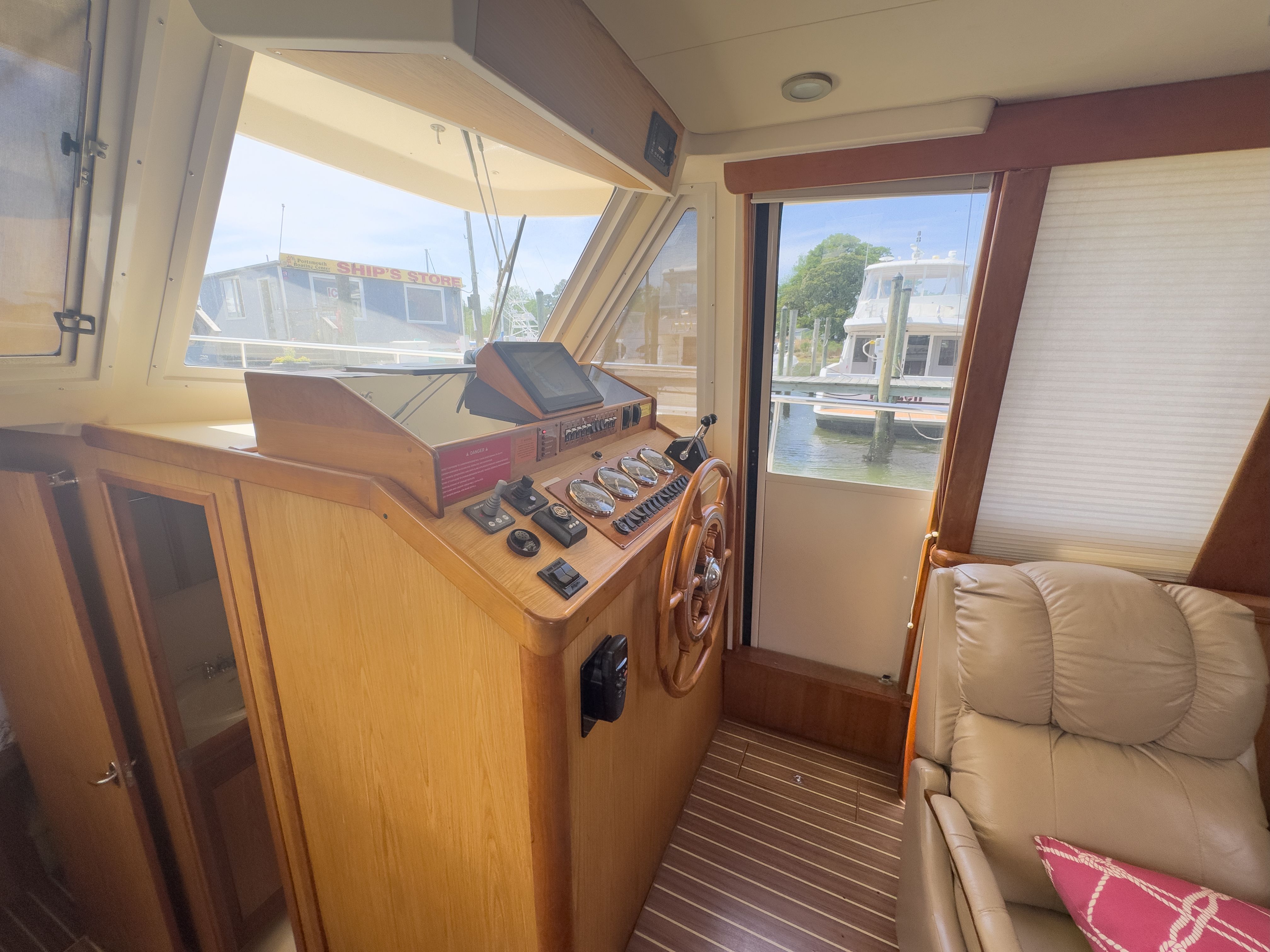 2006 Mainship 43 Trawler - 22