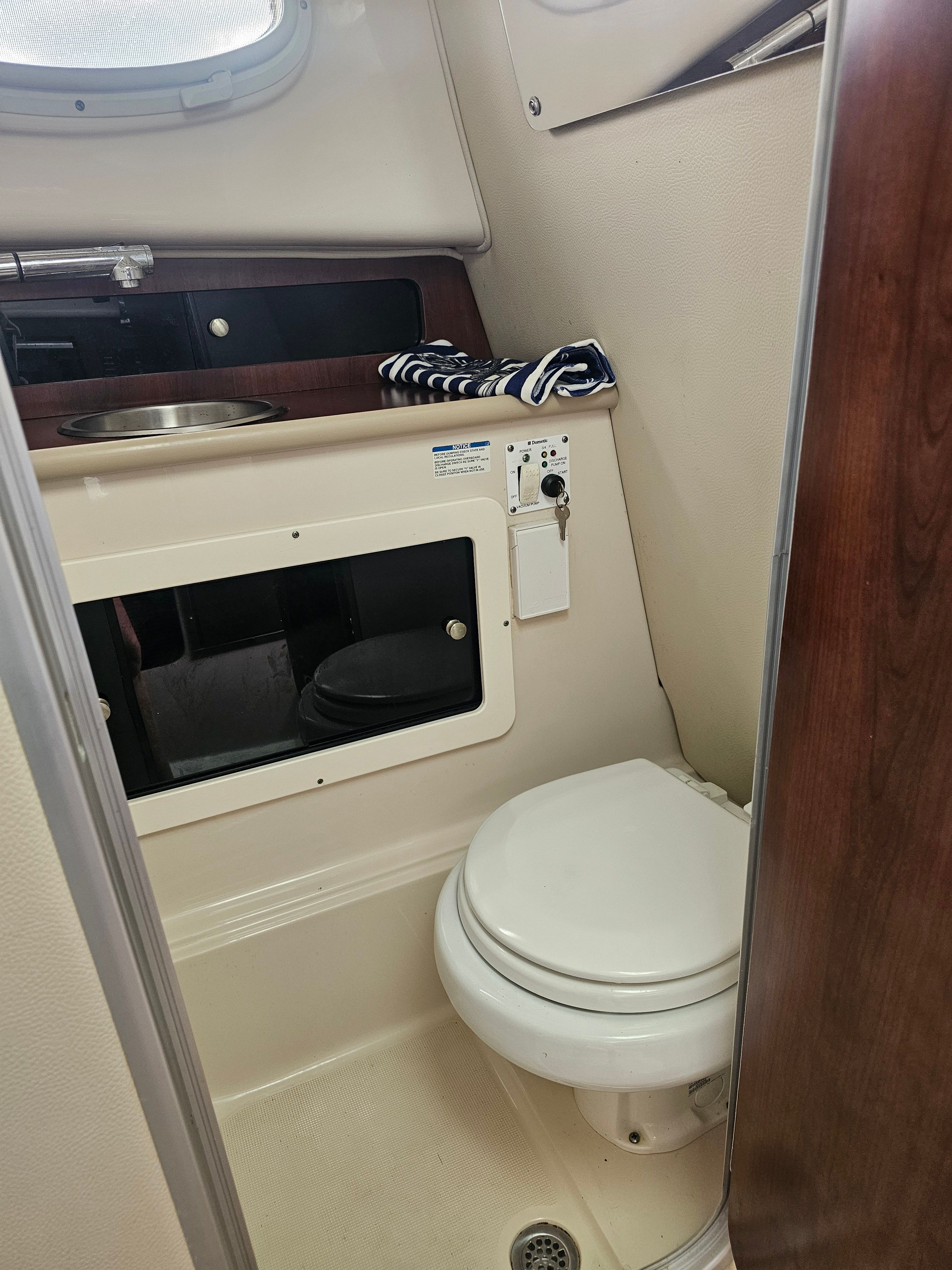 2017 Robalo R265 Walkaround - 31