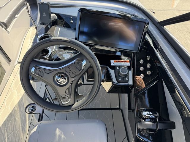 2026 Yamaha Boats 255XD - 22