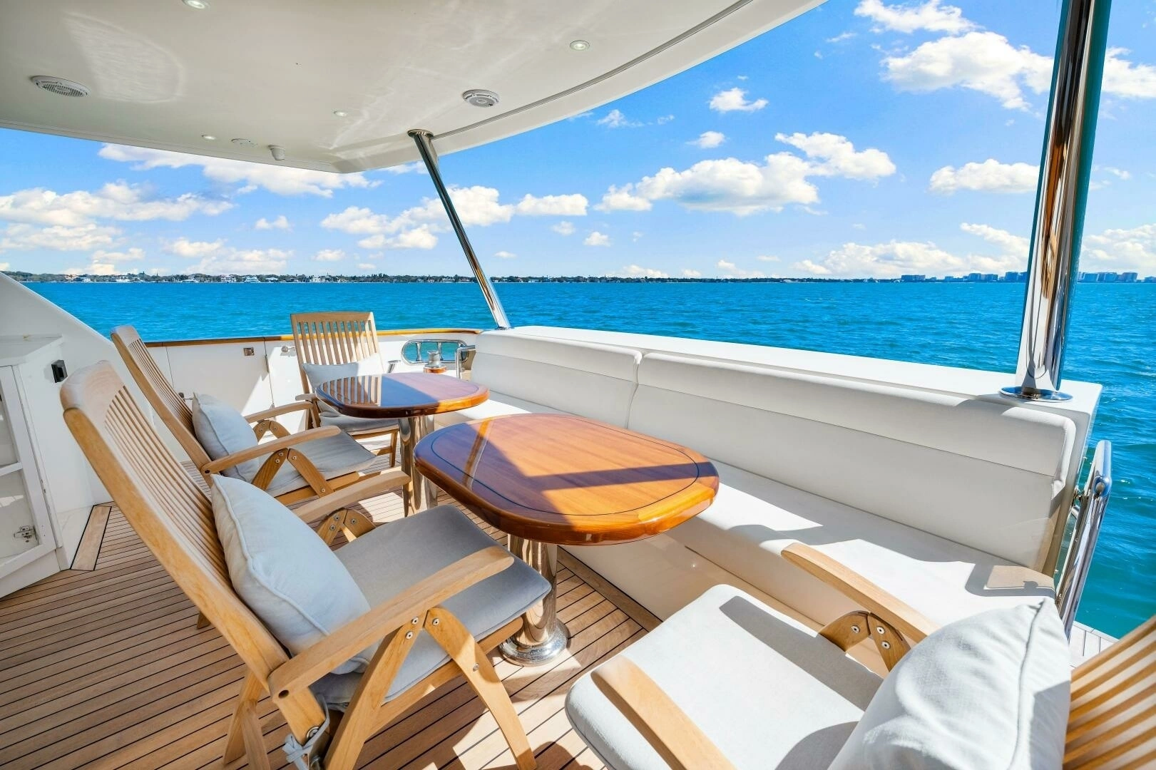 2010 Ocean Alexander 83 Motor Yacht - Image 7