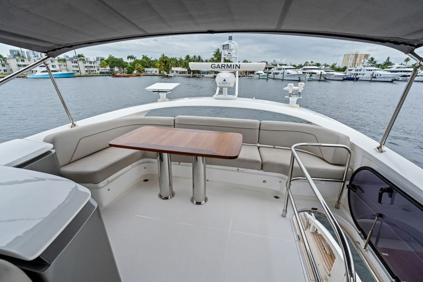 2020 Princess S62 Sportbridge - Image 23
