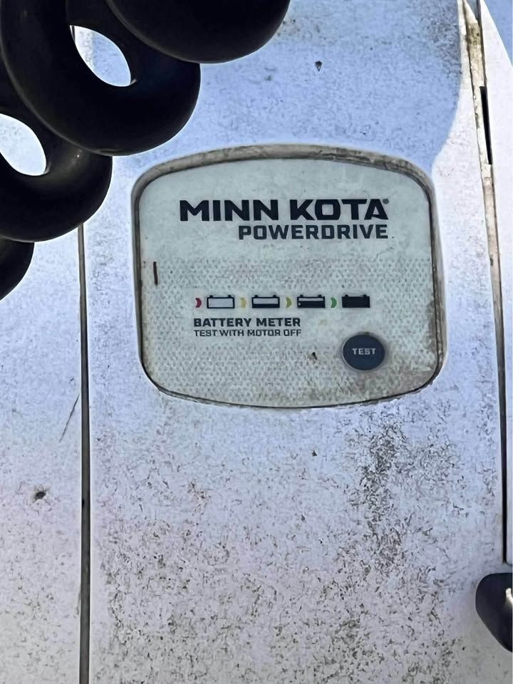 Minn Kota PowerDrive battery meter on Playbuoy Tropic 2005 boat.