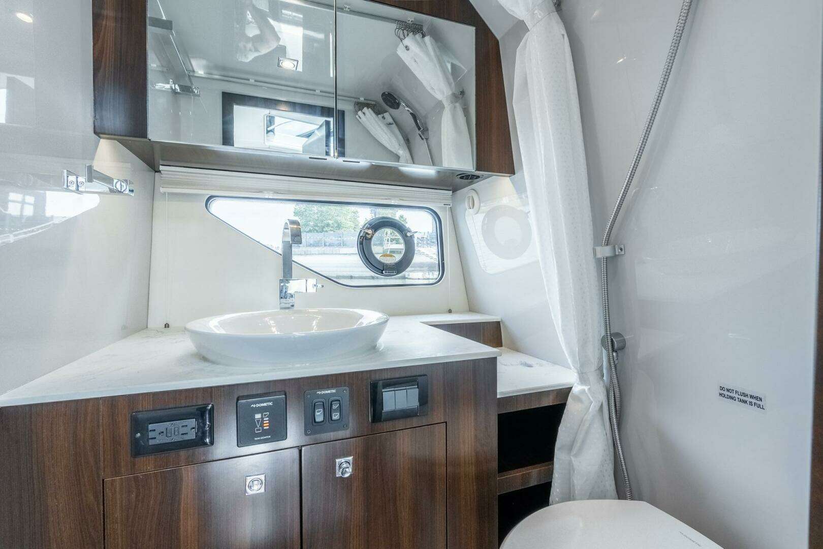 2021 Cruisers Yachts — - Image 43