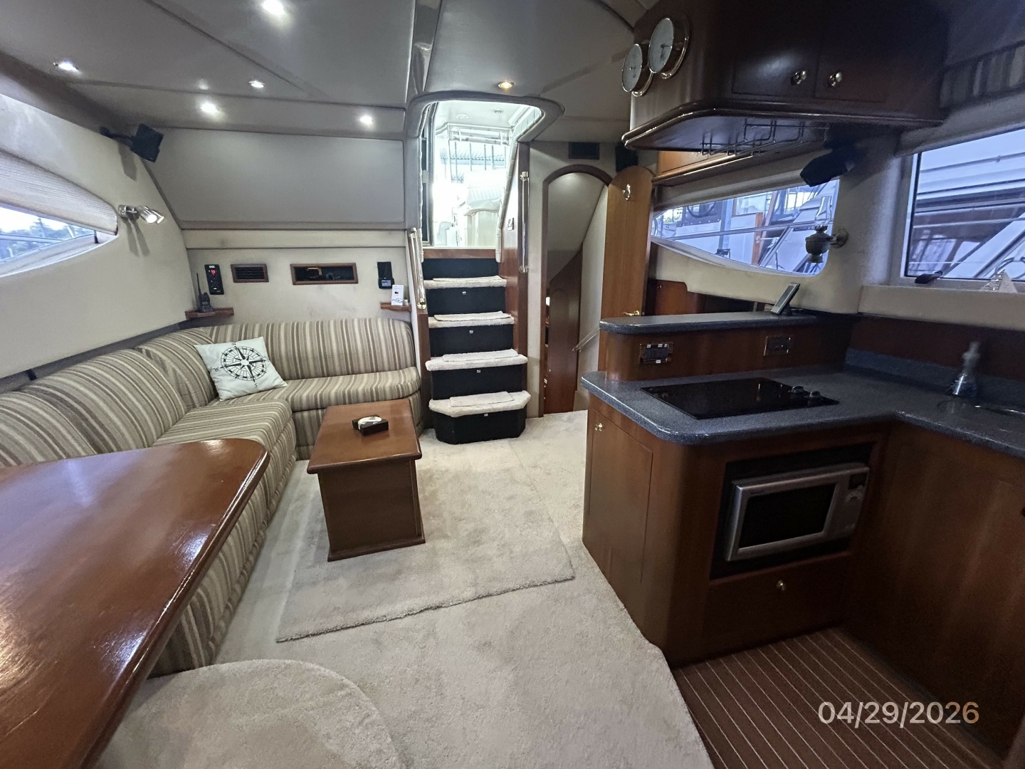 2000 Cruisers Yachts 4450 - Image 32