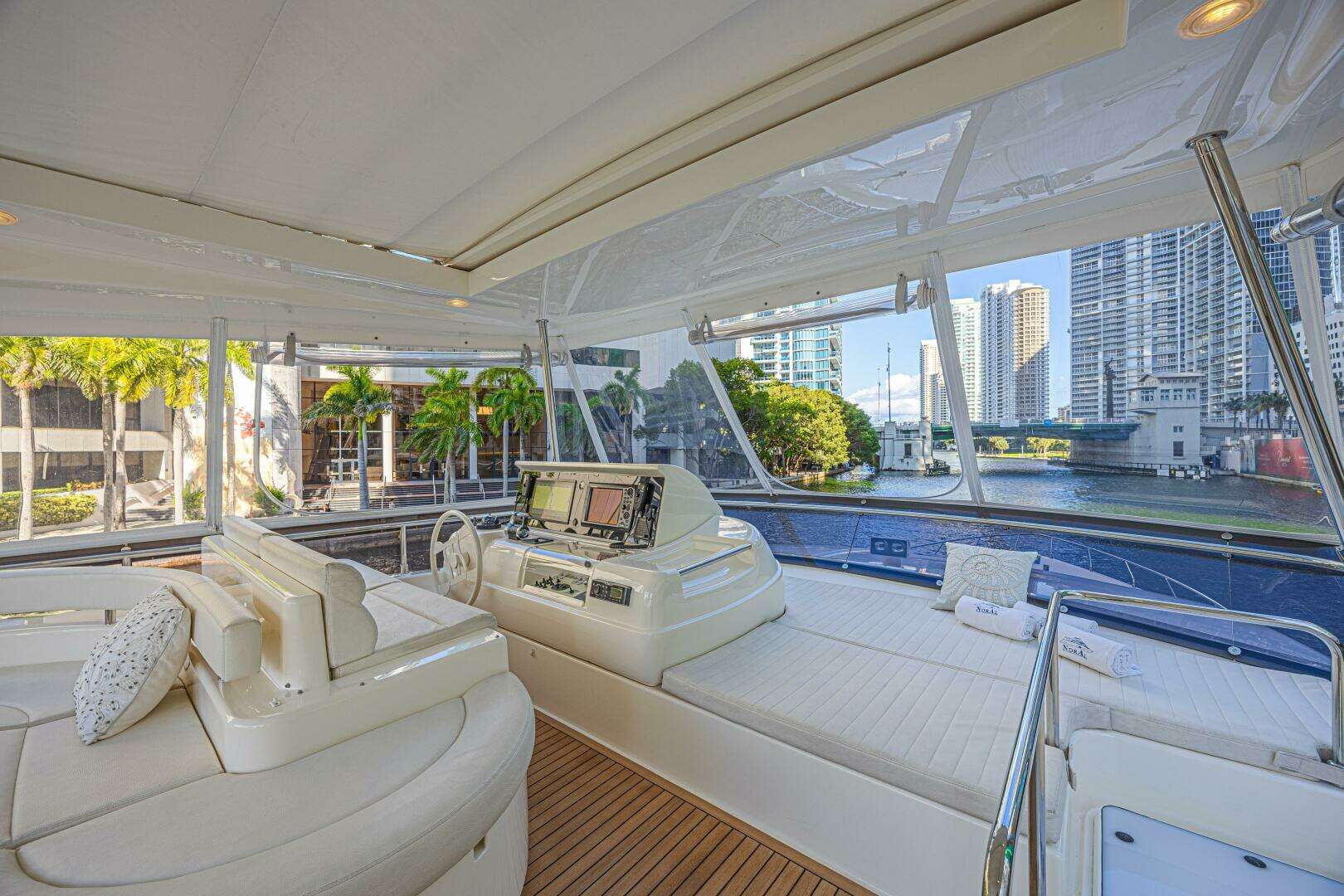 2011 Ferretti Yachts 830 - Image 12
