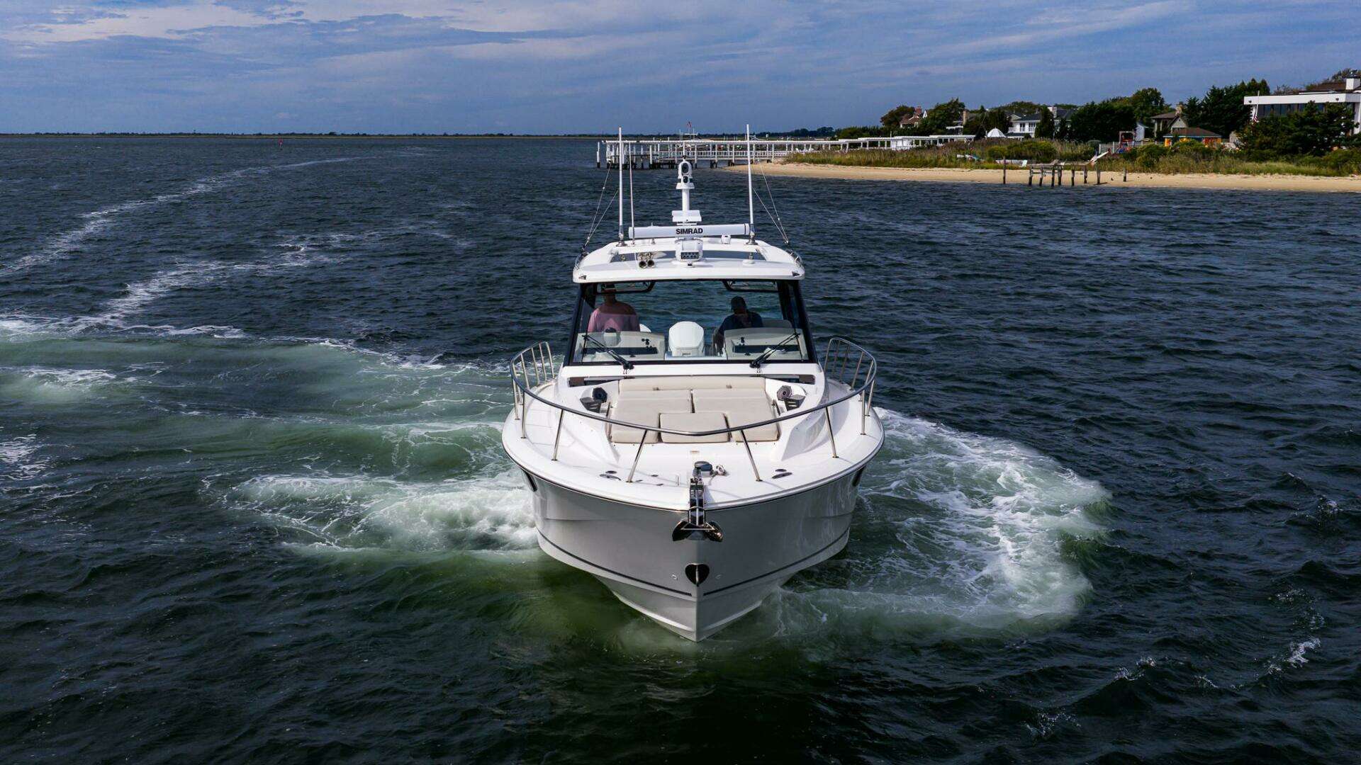 2024 Boston Whaler 405 Conquest - Image 5