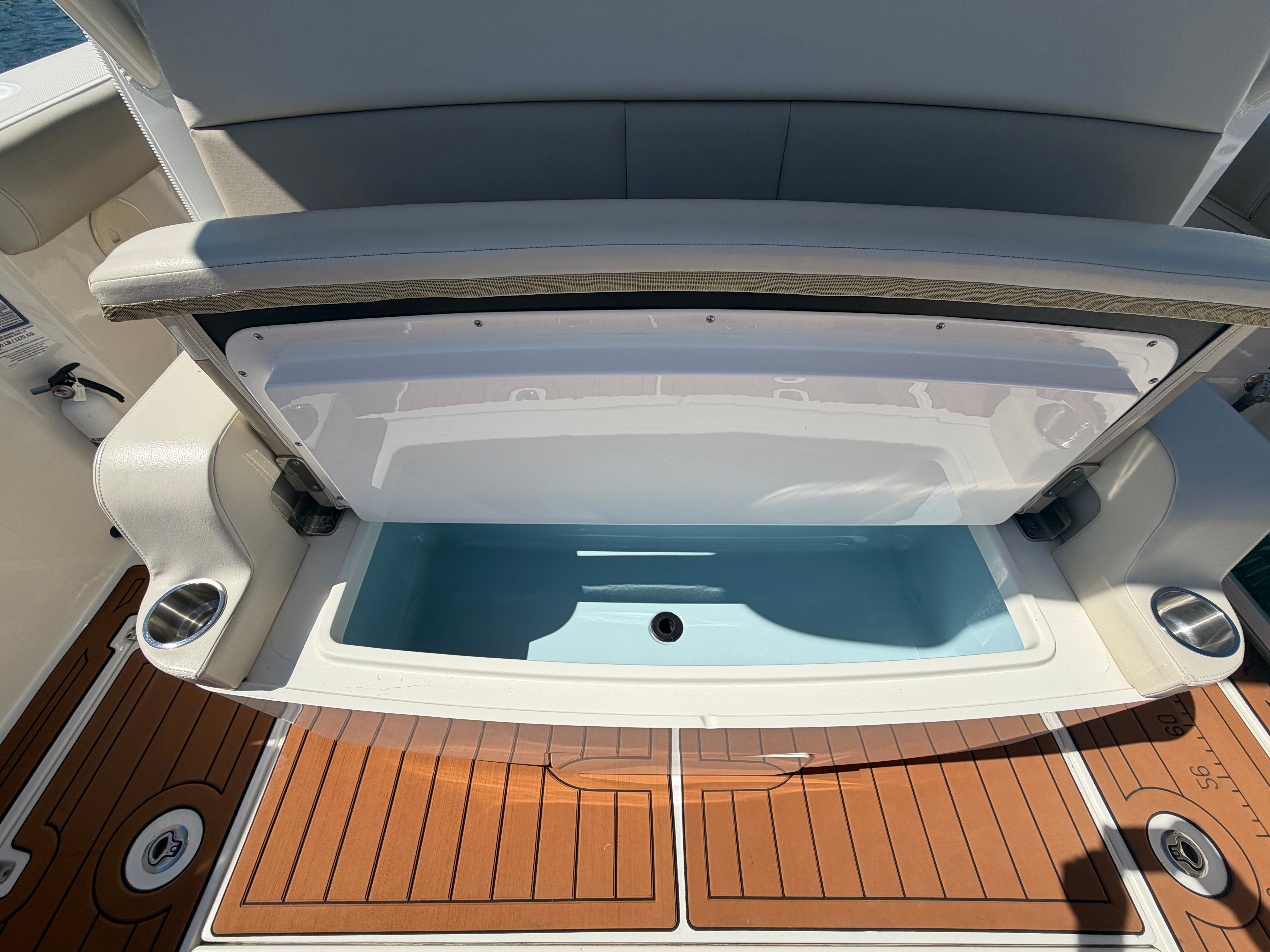 2021 Boston Whaler 380 Outrage - 26