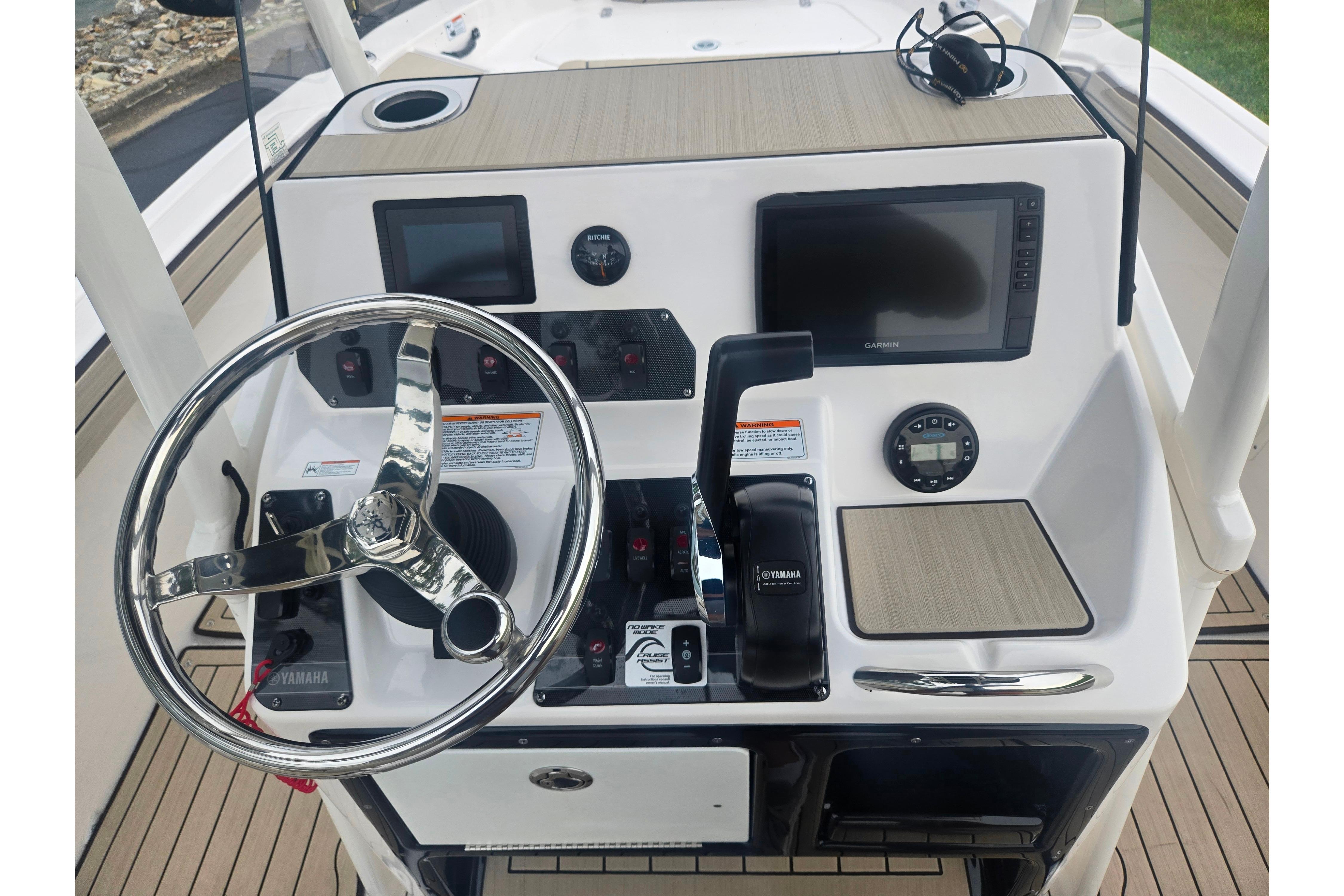 2022 Yamaha Boats 195 FSH Sport dashboard with steering wheel and navigation controls.
