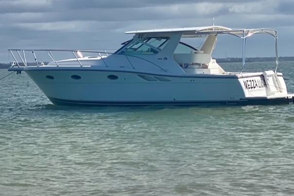 1999 Tiara Yachts 3500 Open