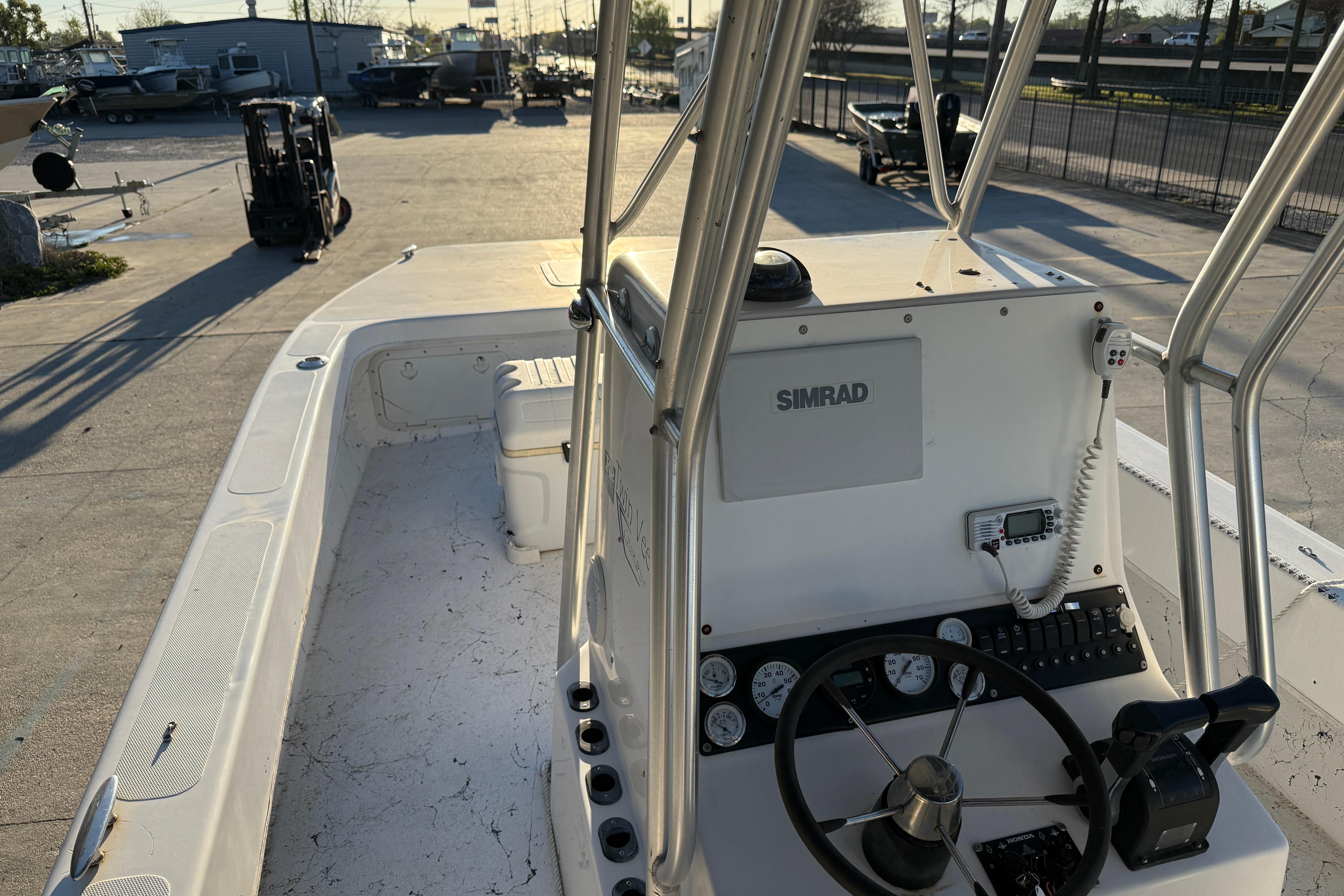 2007 Twin Vee 26 Center Console boat with Simrad navigation system, docked outdoors.