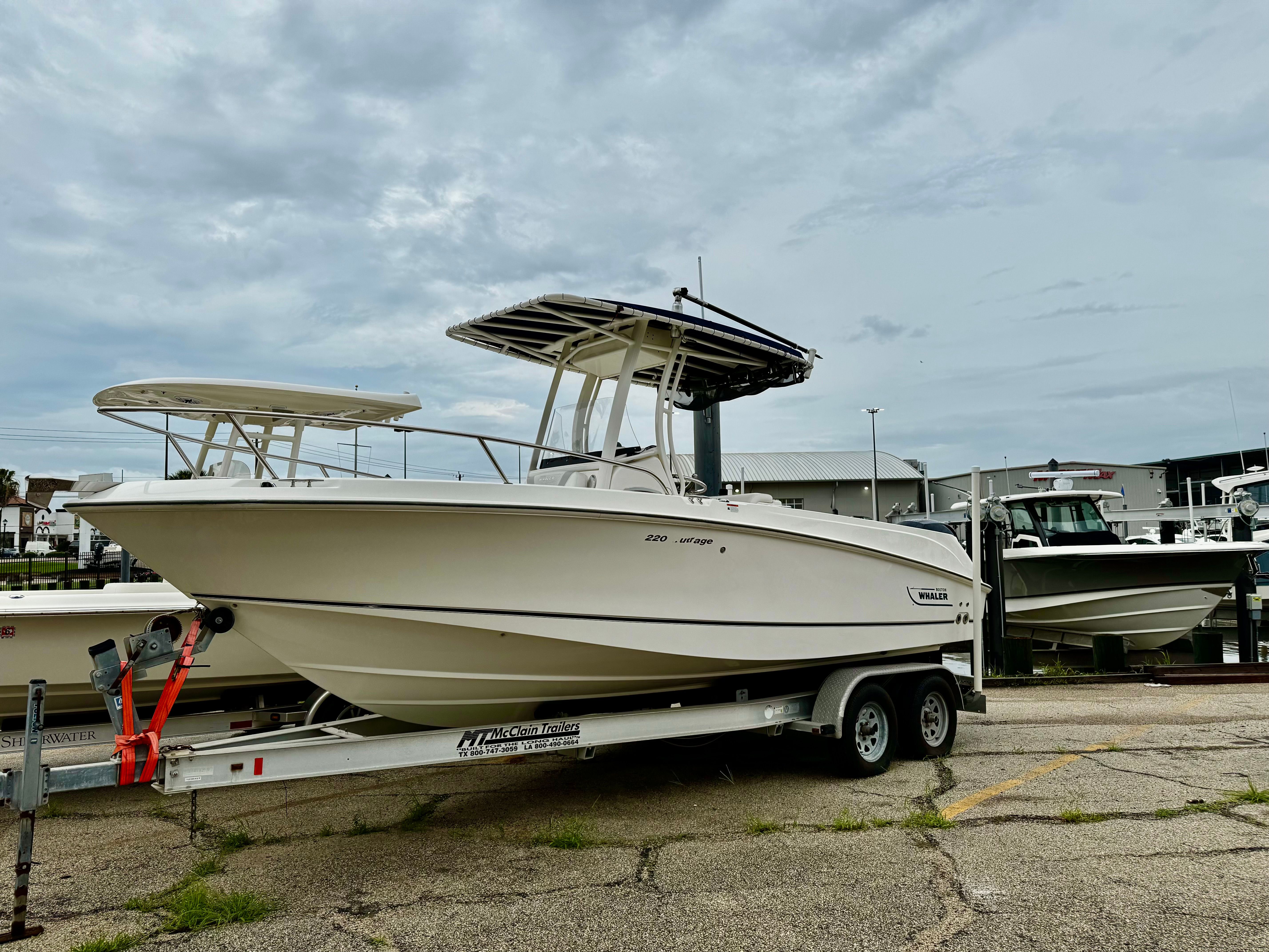 2016 Boston Whaler 220 Outrage - 3