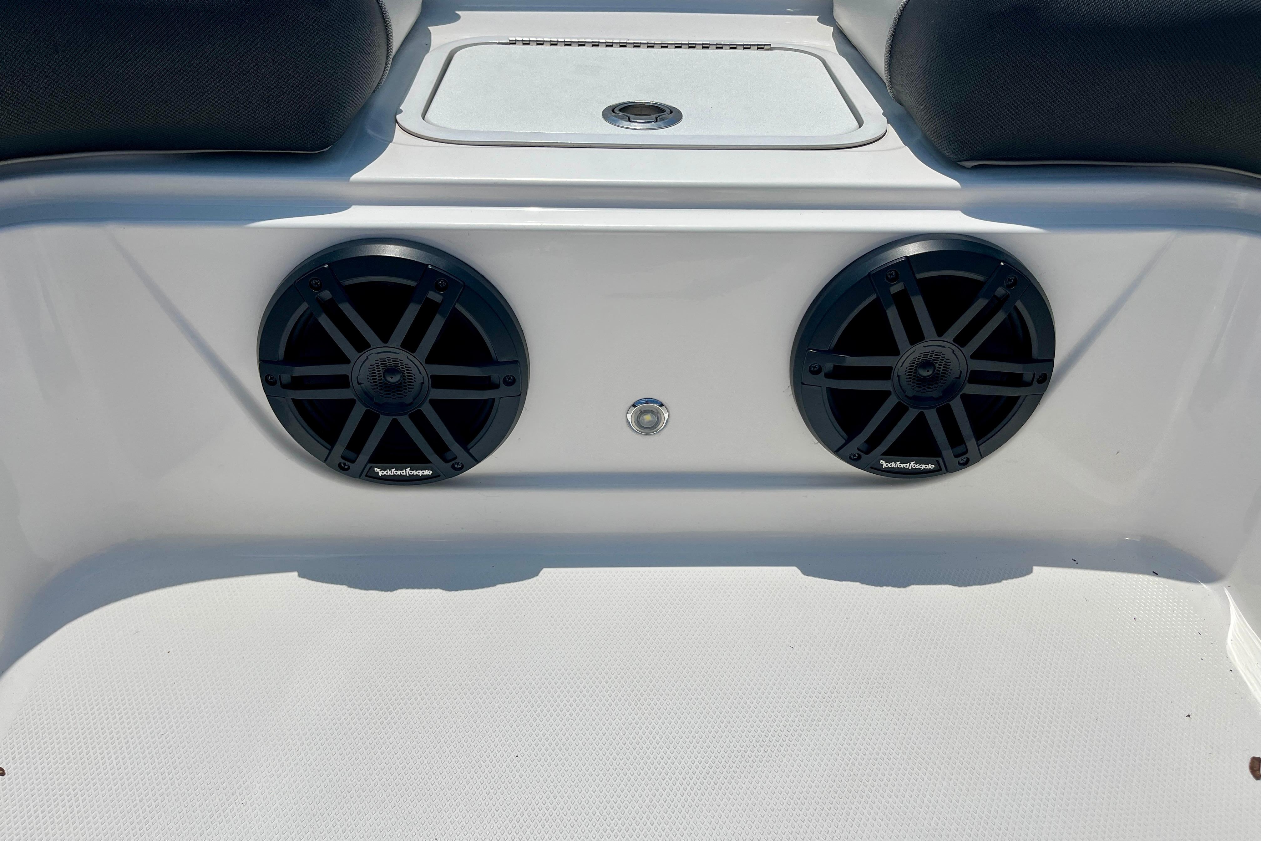 2024 Hurricane Sundeck Sport 218 OB boat speakers and seating area.
