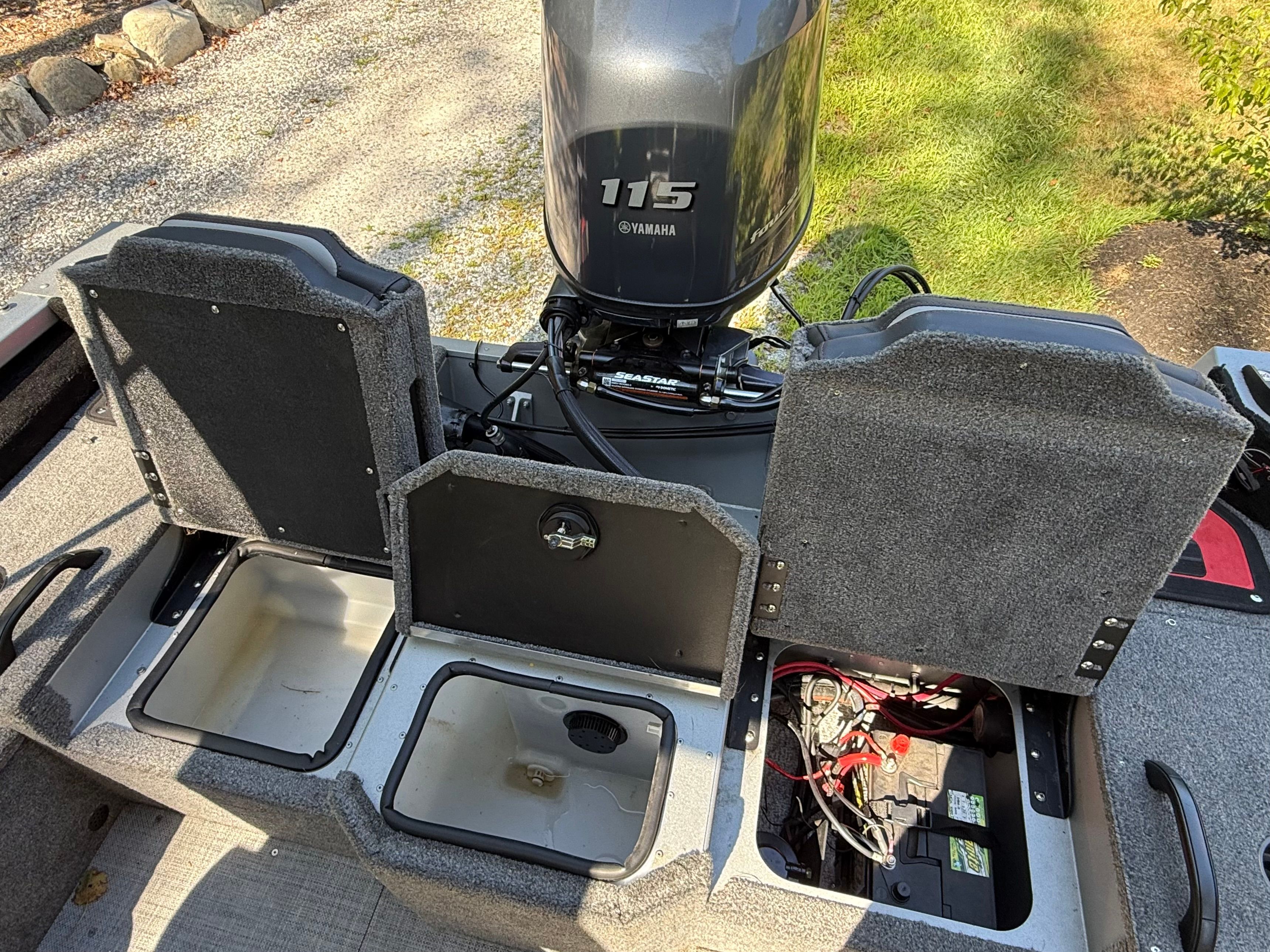 Alumacraft Competitor 175 Sport 2022 with Yamaha 115 engine, open storage compartments and battery visible.