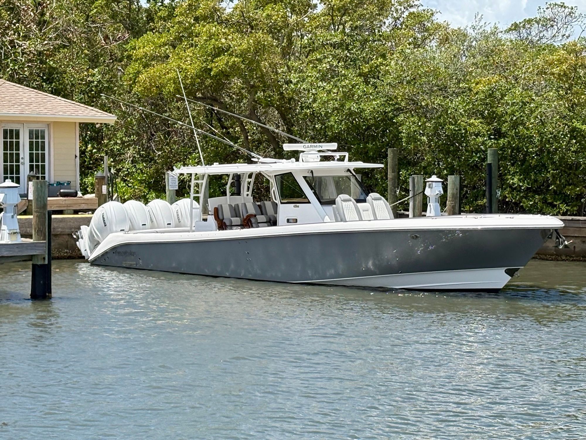 2021 Everglades 435 Center Console