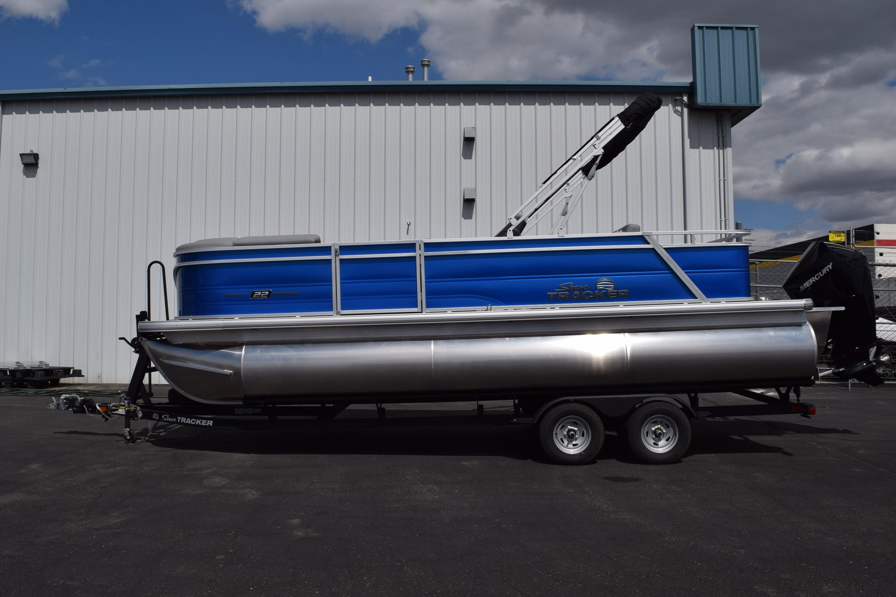 2026 Sun Tracker Party Barge 22 RF XP3