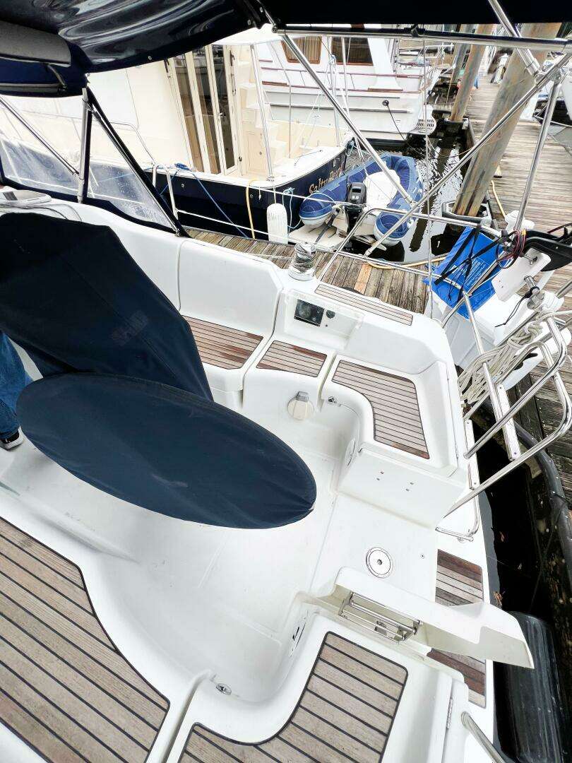 2007 Beneteau 373 - Image 12