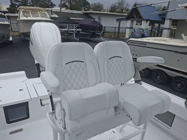 2026 Sportsman Masters 247 Bay Boat - 8