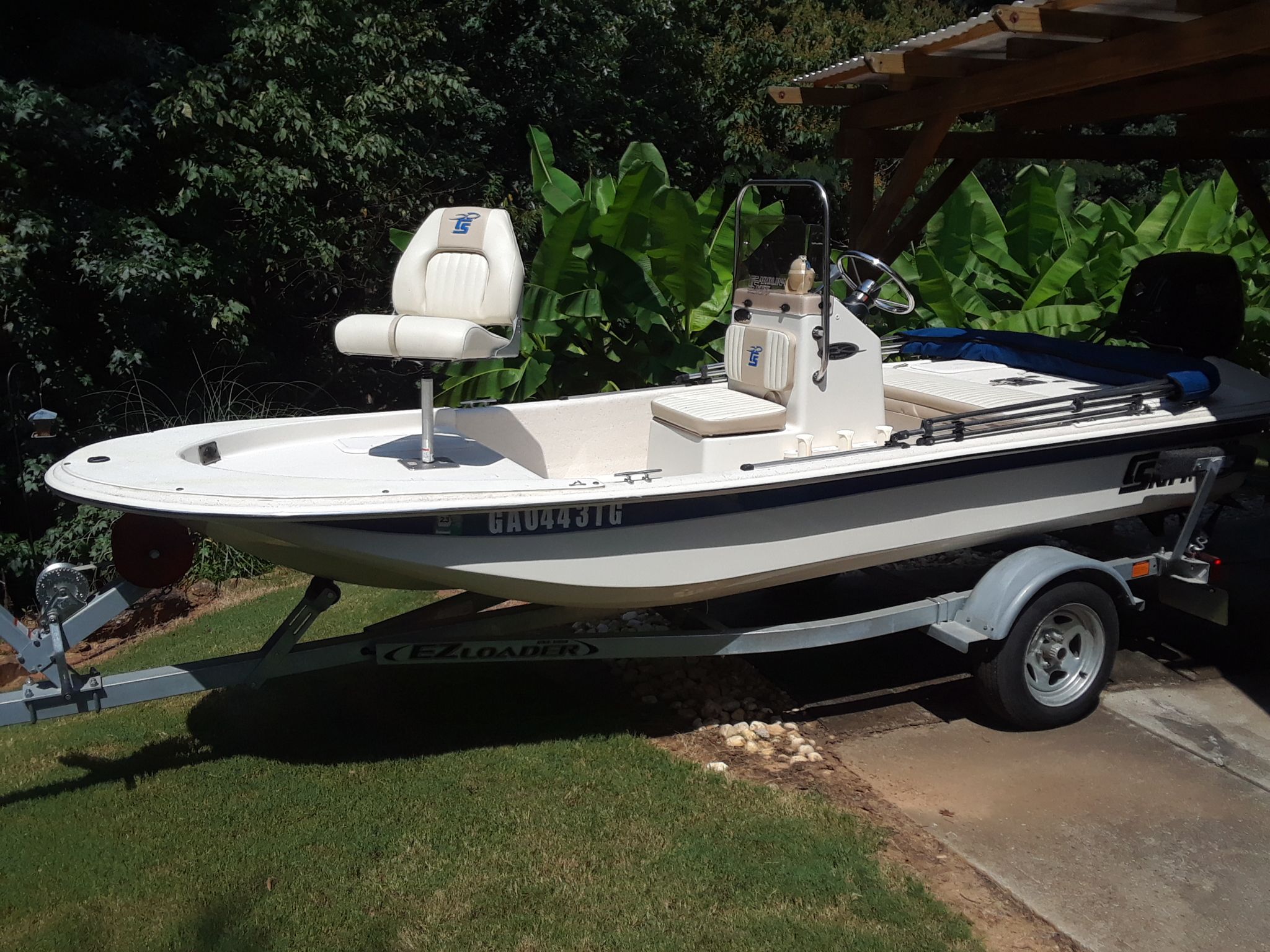 A 2017 Carolina Skiff JV15CC is on a trailer outdoors.