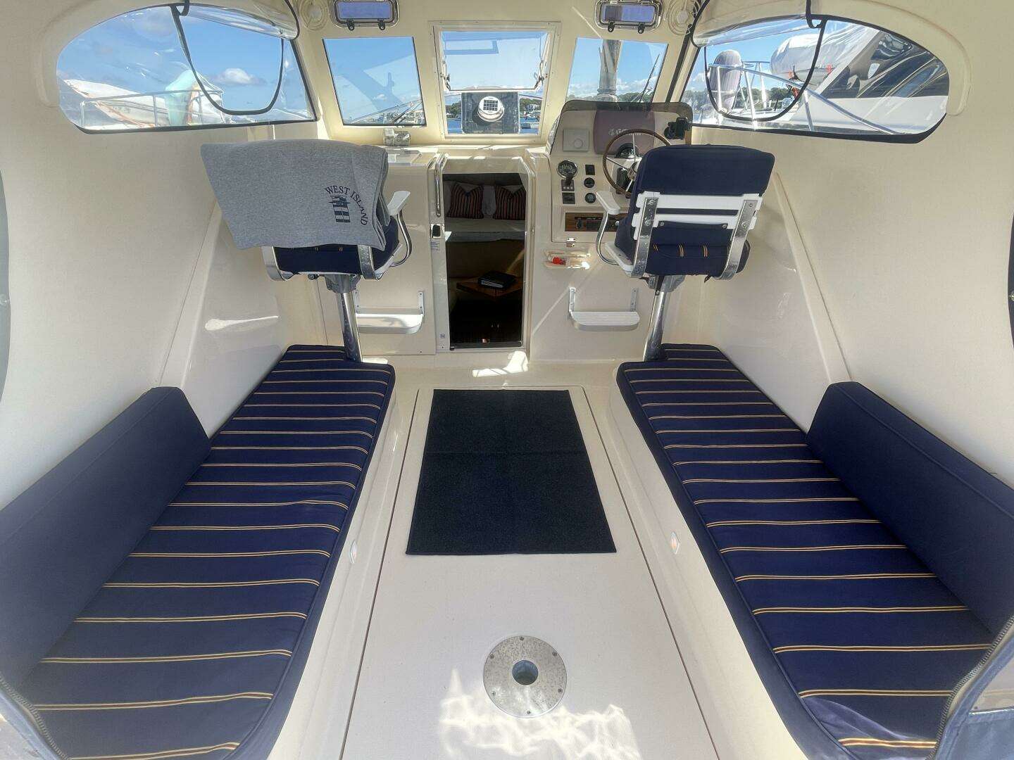 2005 Mainship 30 Pilot II - Image 38