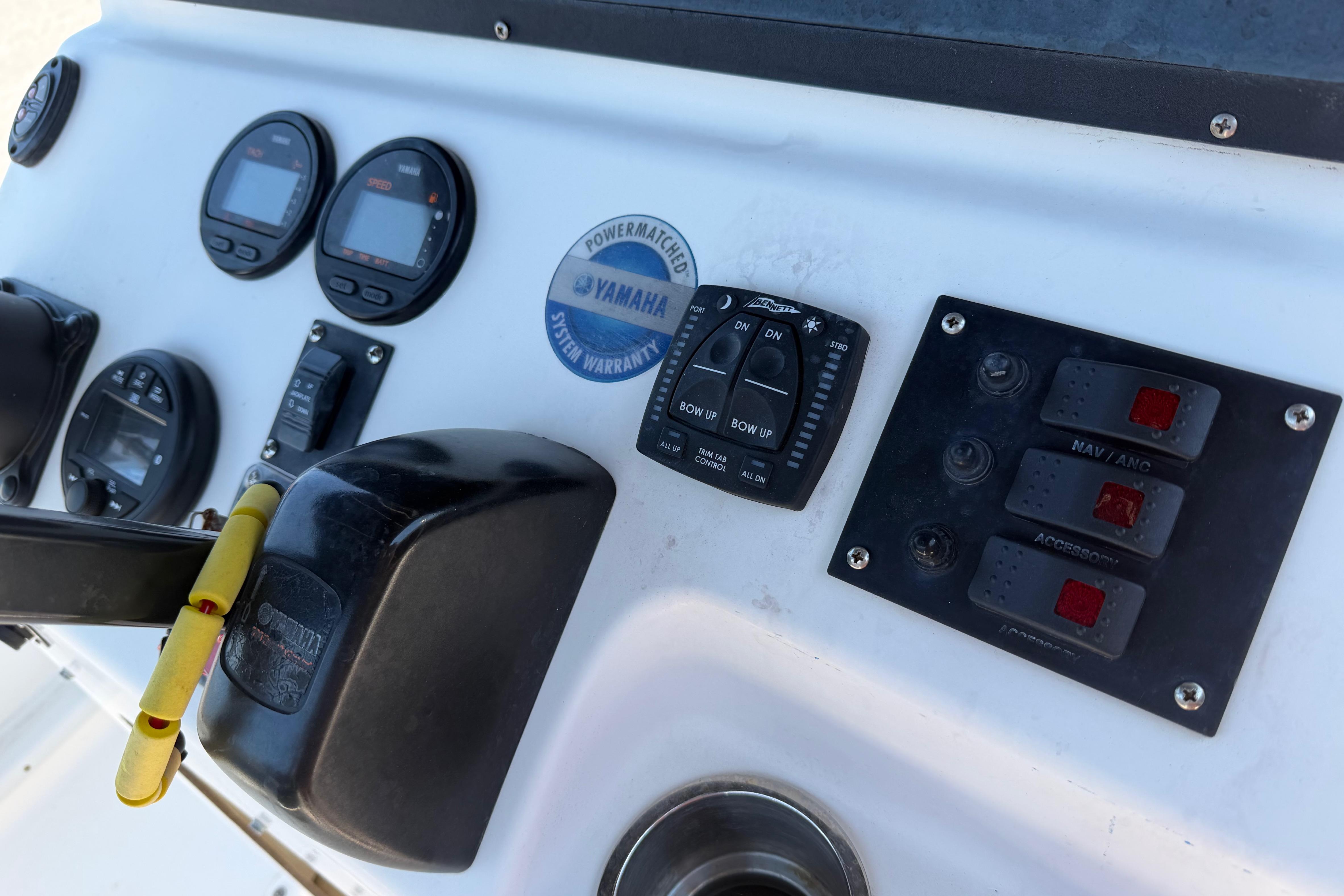 Control panel of a 2008 KenCraft Bay Rider 2060 boat with Yamaha system.