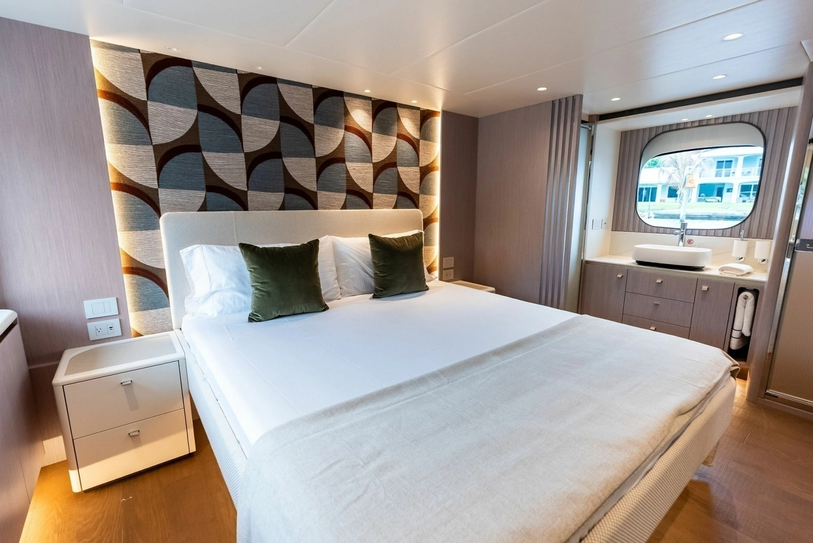 2026 Absolute 62 Navetta - Image 17