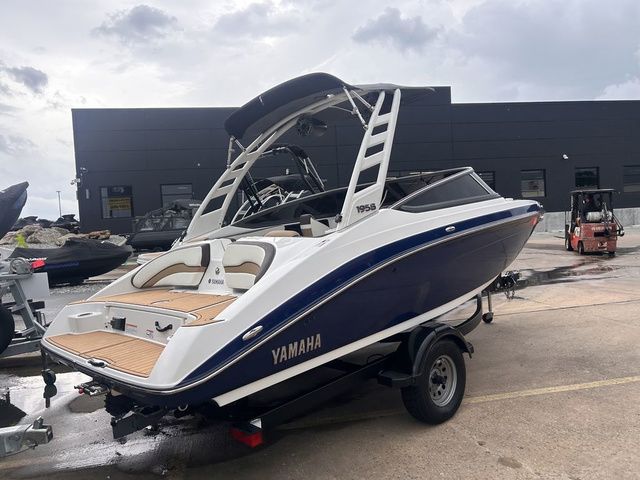 2022 Yamaha Boats 195S - 4