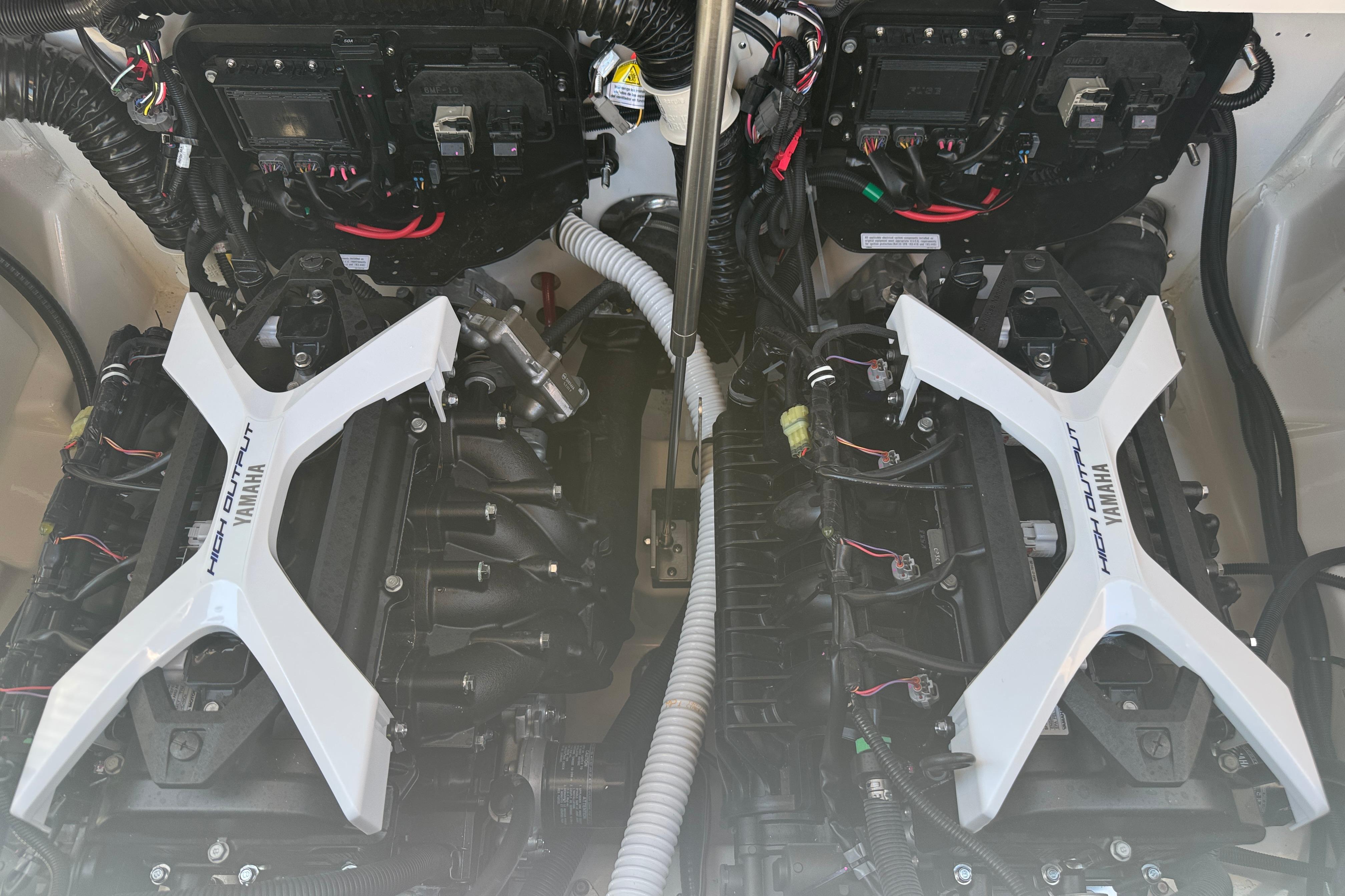 2026 Yamaha Boats 252SD engine compartment with dual high-output engines.