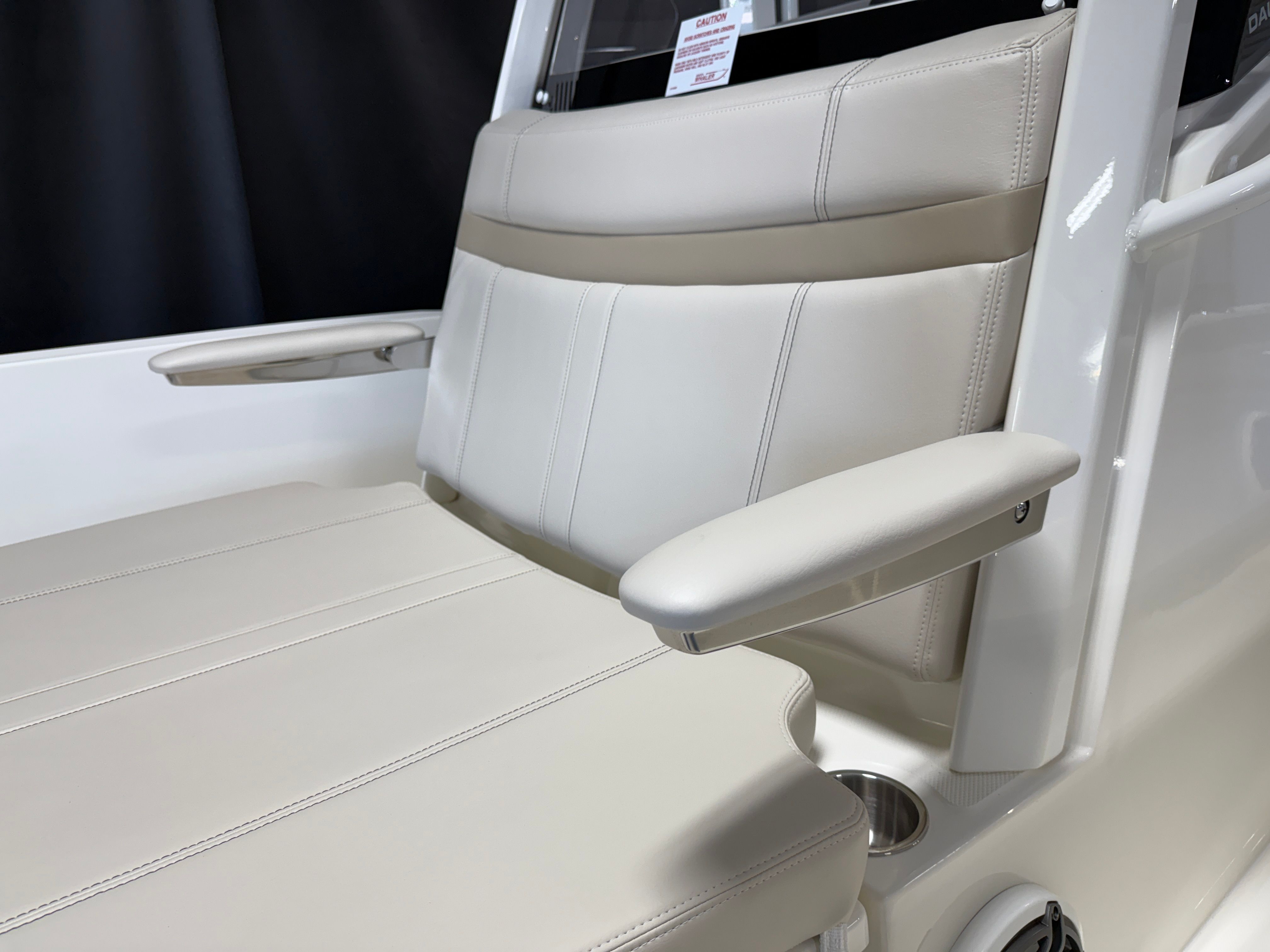 2026 Boston Whaler 250 Dauntless - 84