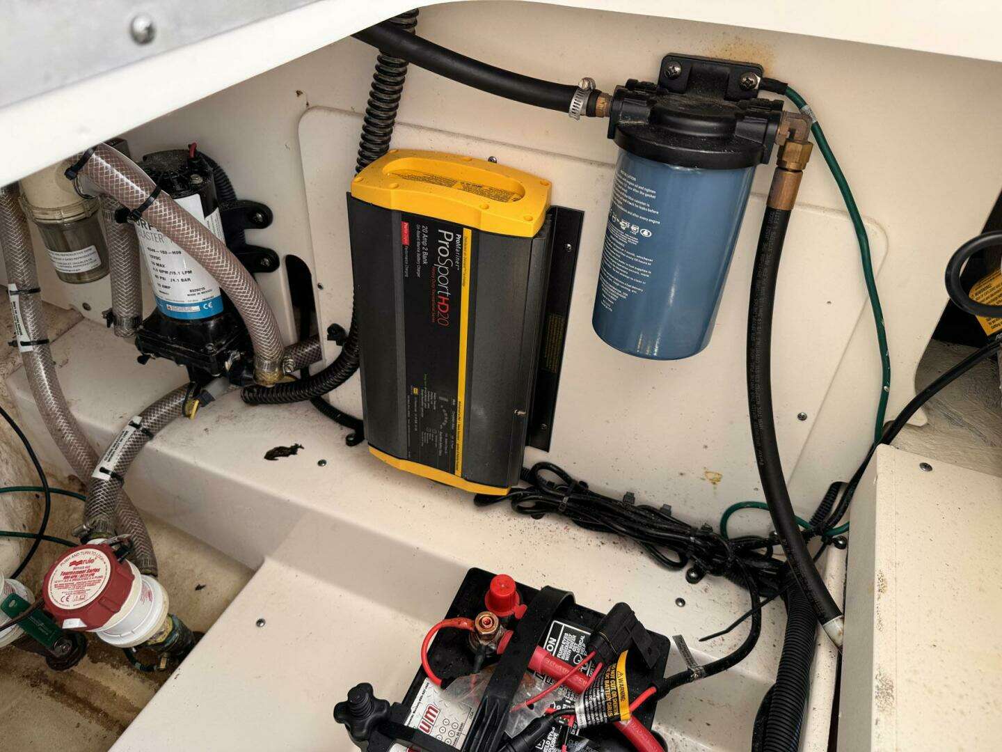 2021 Robalo 246 Cayman - Image 43