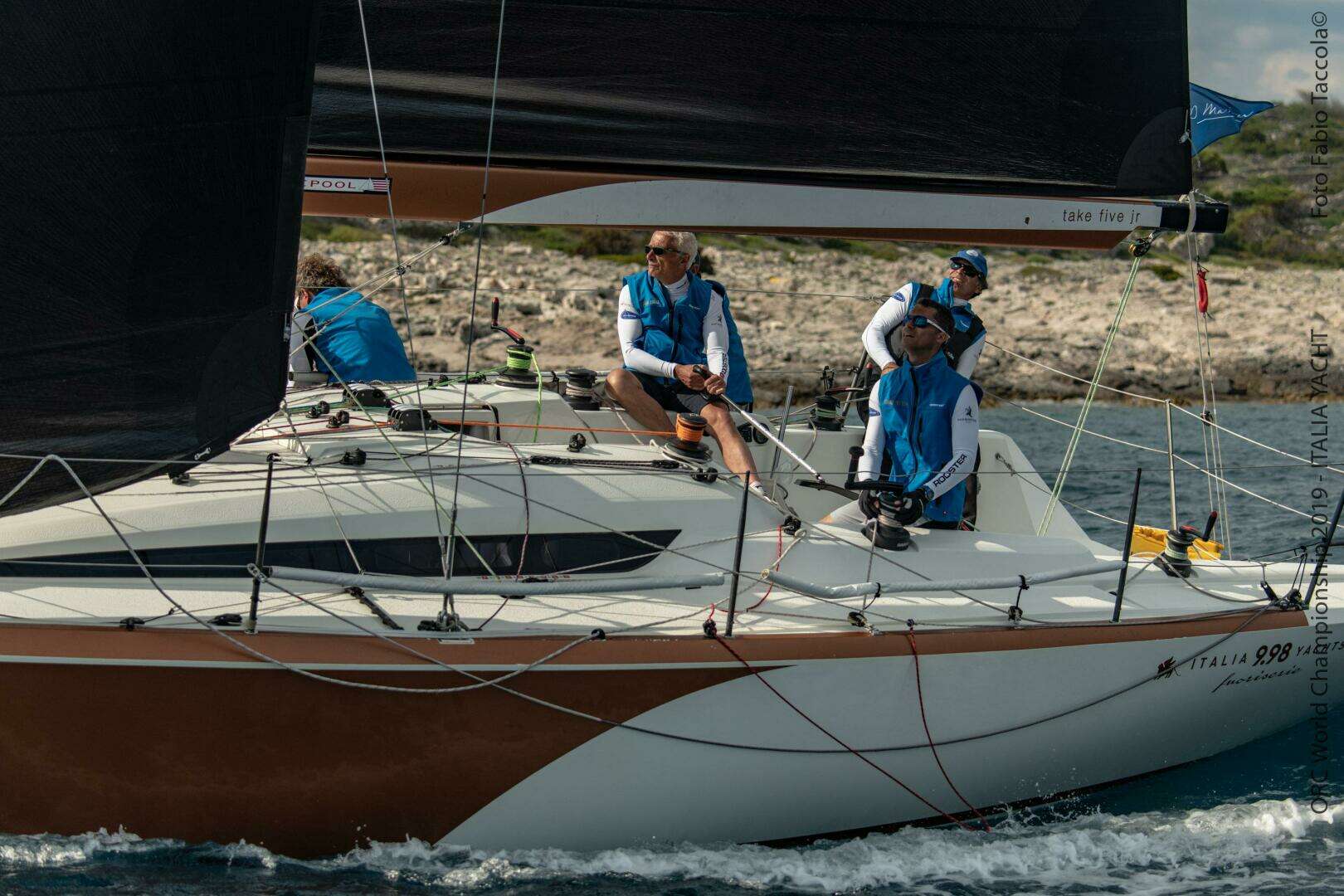 2026 Italia Yachts 9.98 - Image 19