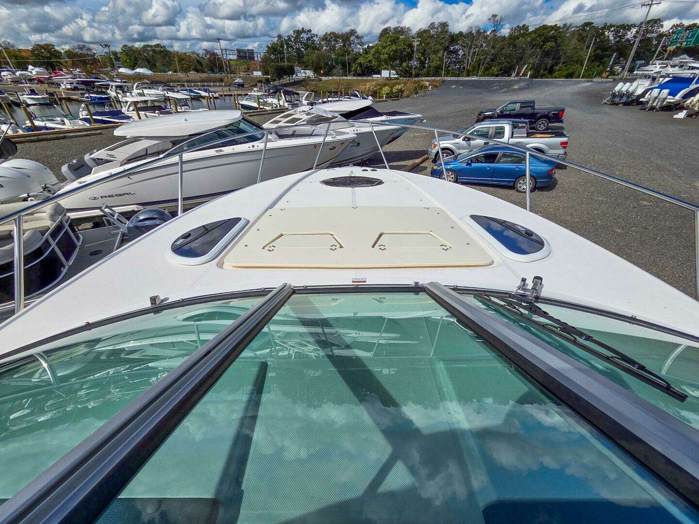 2026 Regal 33 XO - Image 27