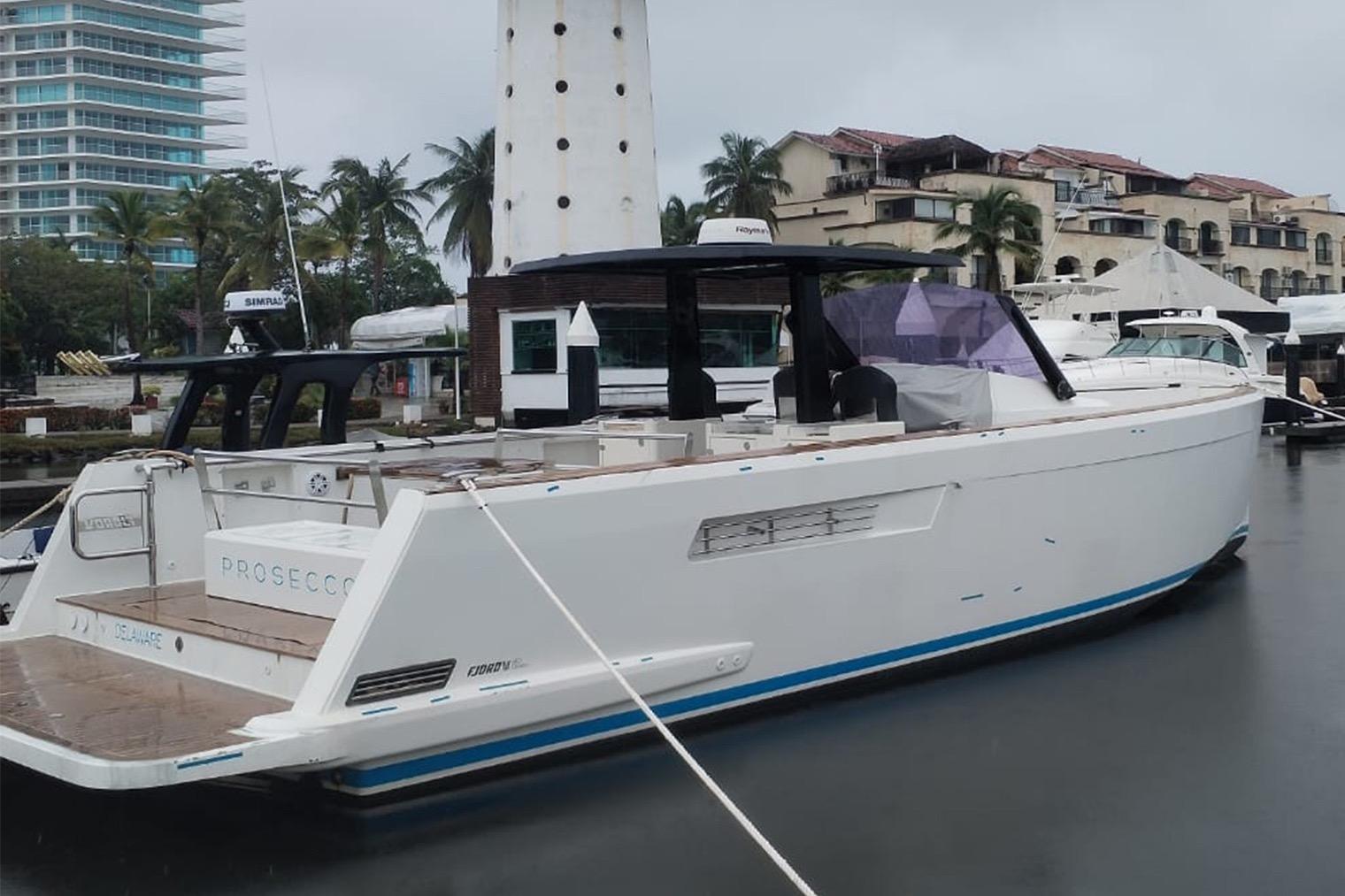 2015 Fjord 40 Open