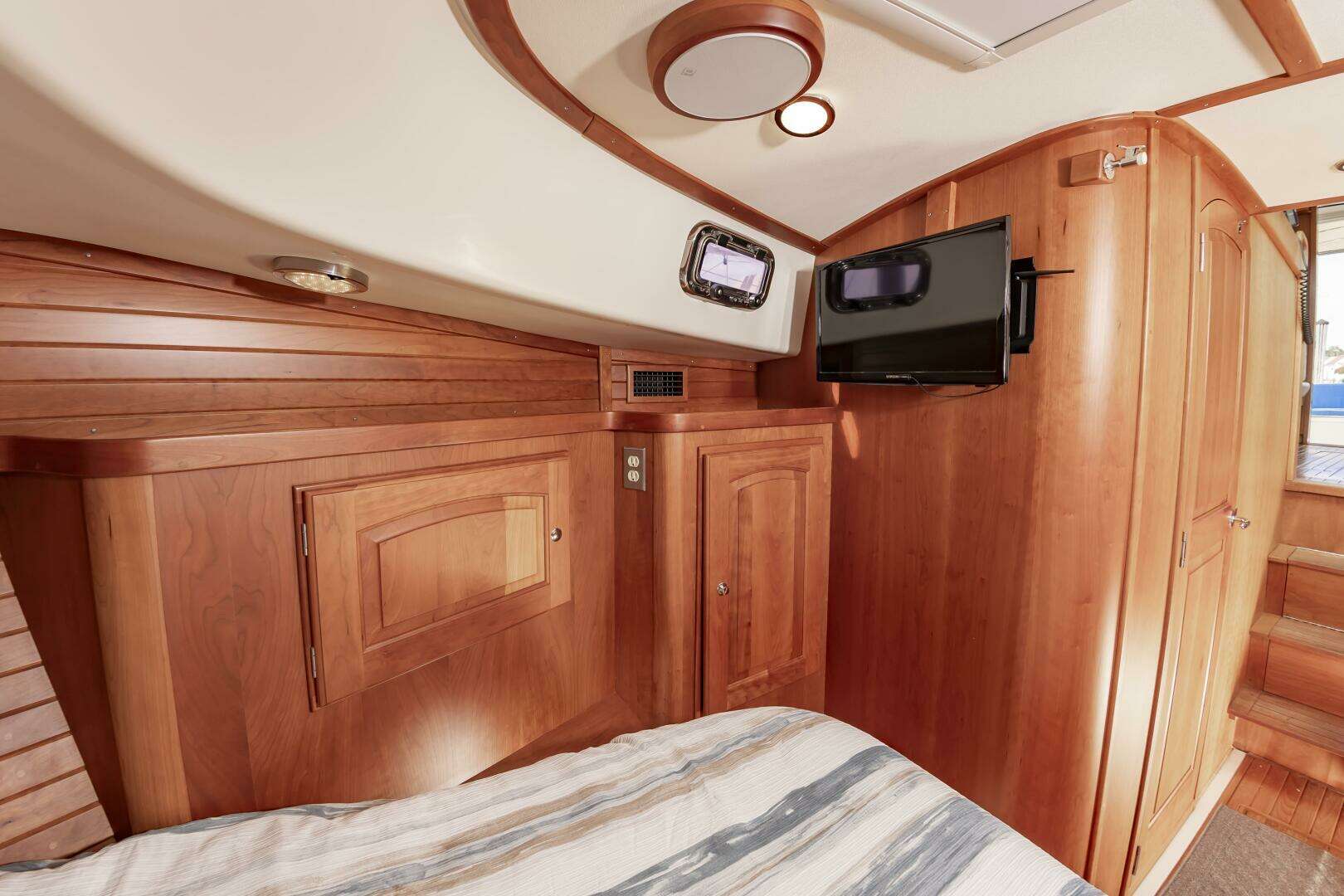 2018 Legacy 36 - Image 32