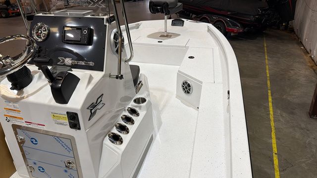 2026 Xpress H22 Bay W/ Yamaha 200 "SHO" - 13