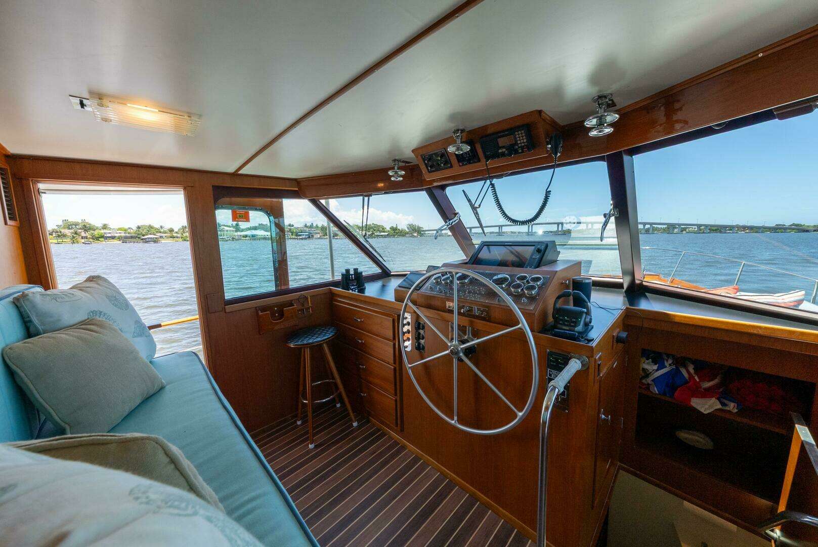 1970 Trumpy Houseboat - Image 8