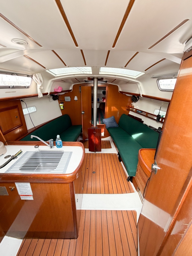2007 Beneteau 323 - Image 22