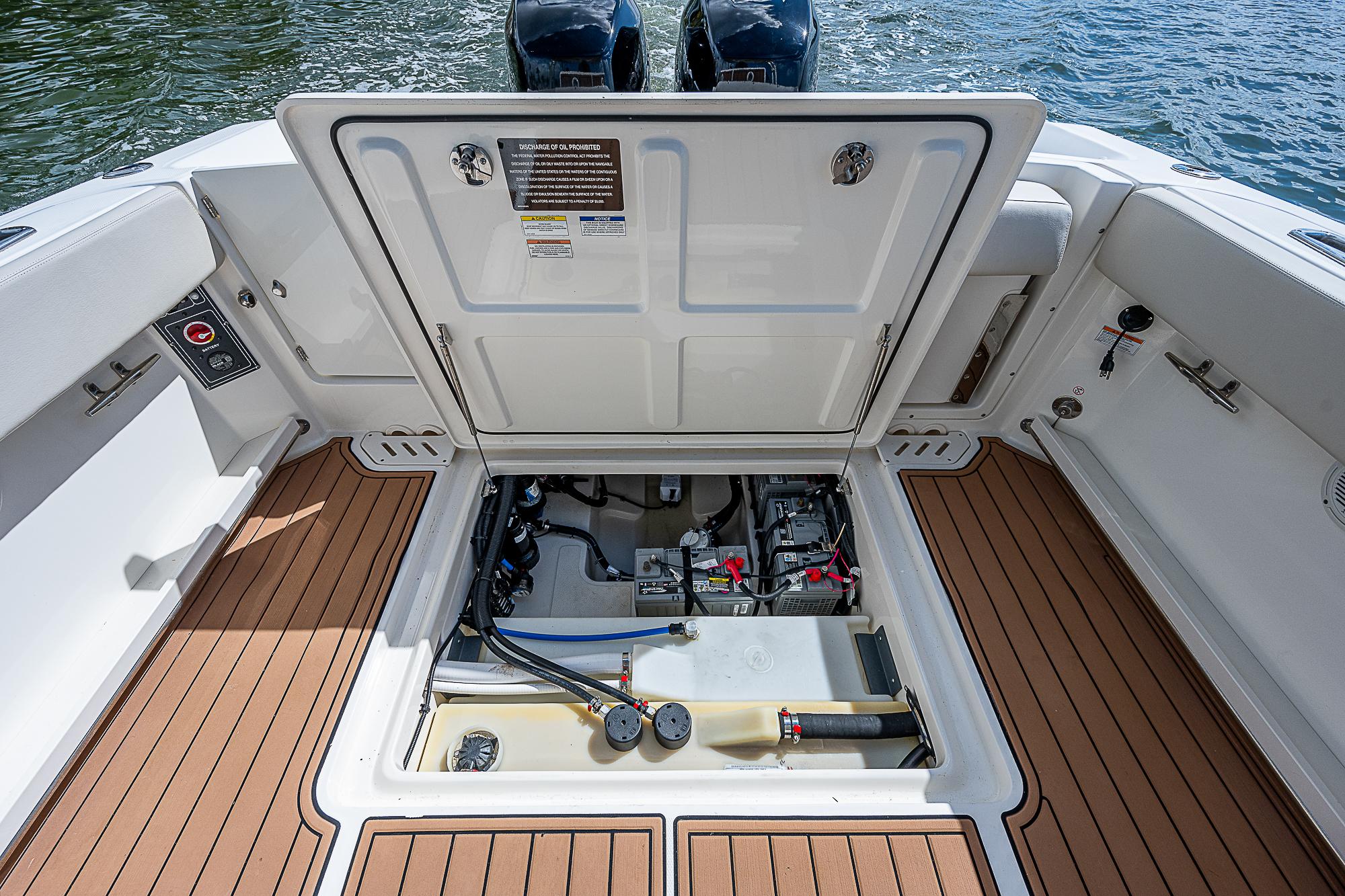 2018 Boston Whaler 270 Vantage boat engine compartment with open hatch.
