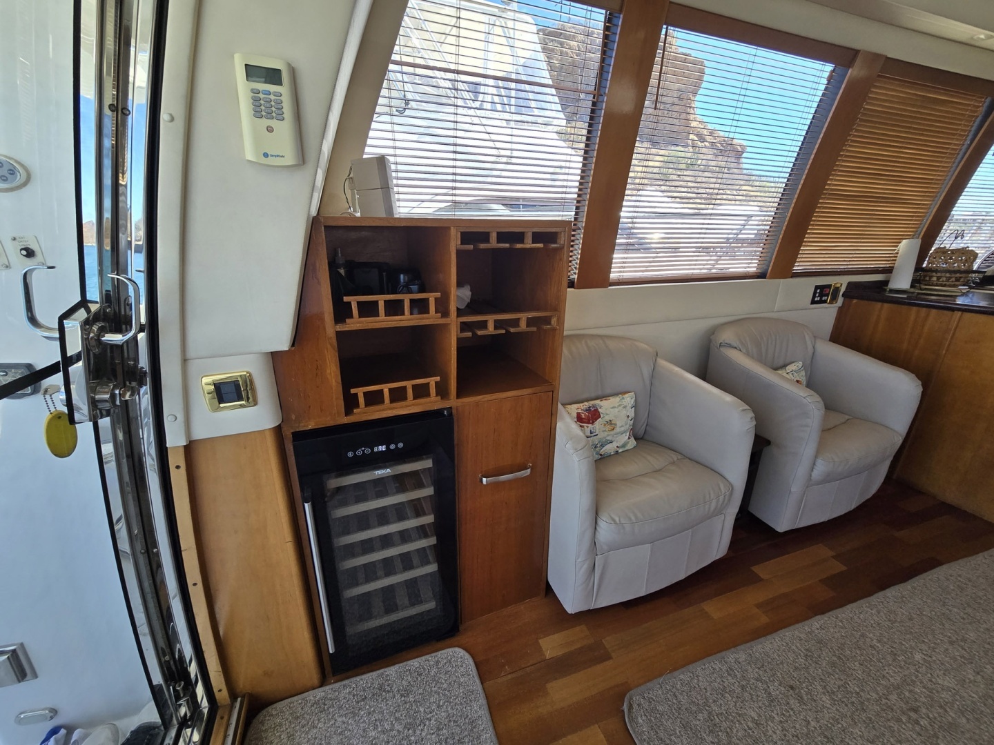 2001 Carver 570 Voyager Pilothouse - Image 19