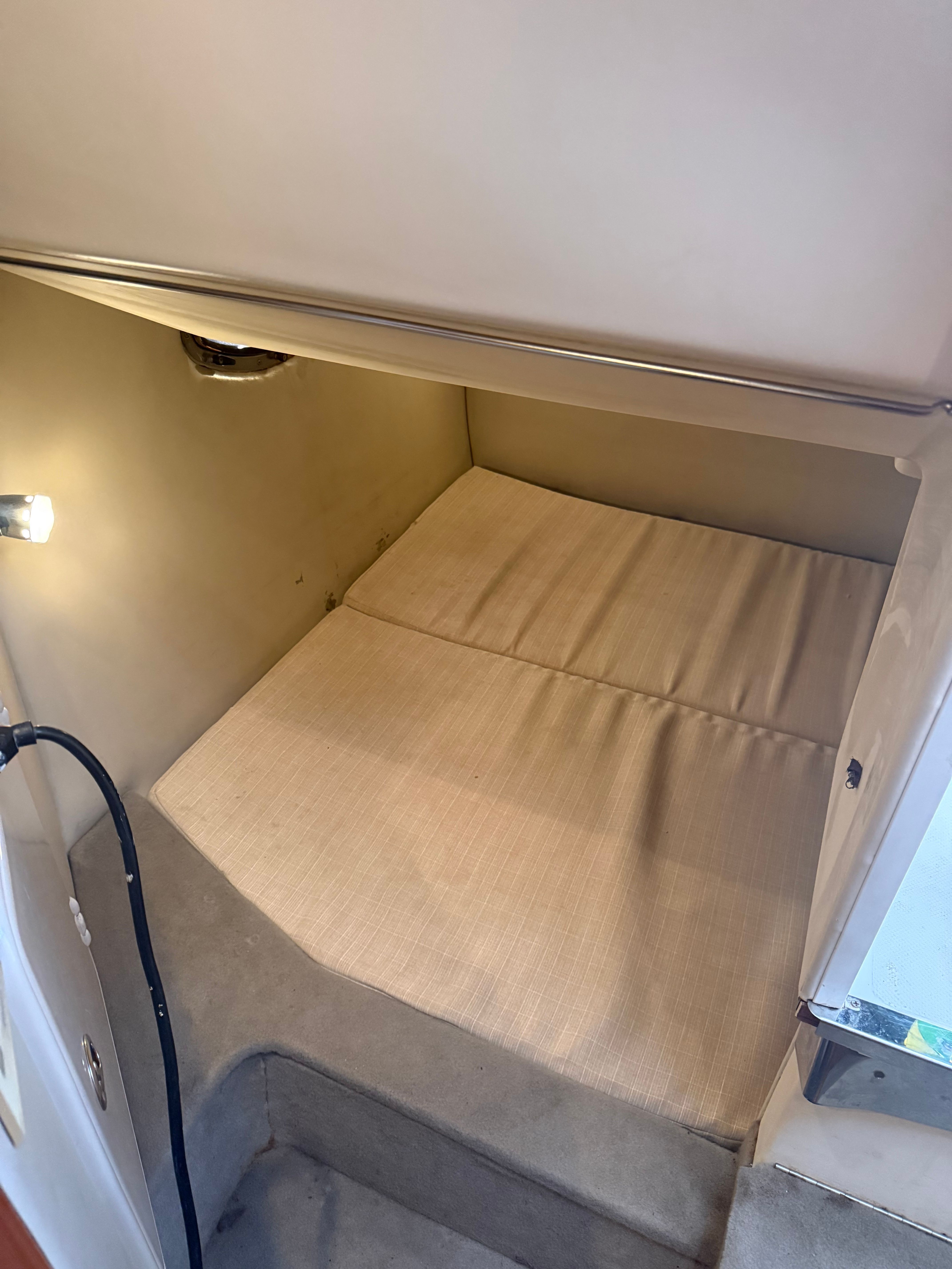 2006 Regal 2565 Window Express - 21