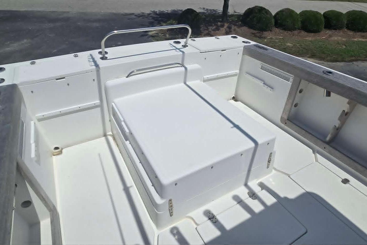2003 True World Marine 286 boat deck with seating and storage compartments.