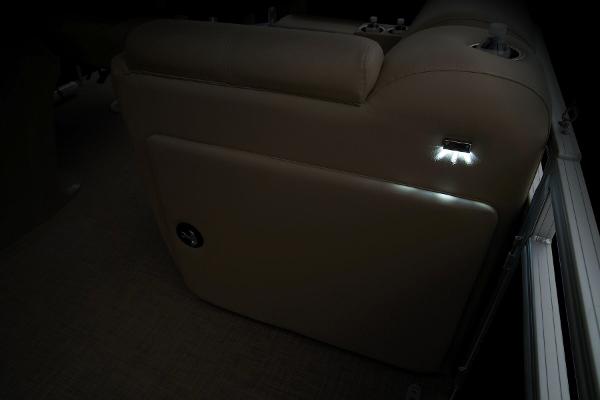 Manufacturer Provided Image: Sun Tracker SportFish 20 DLX