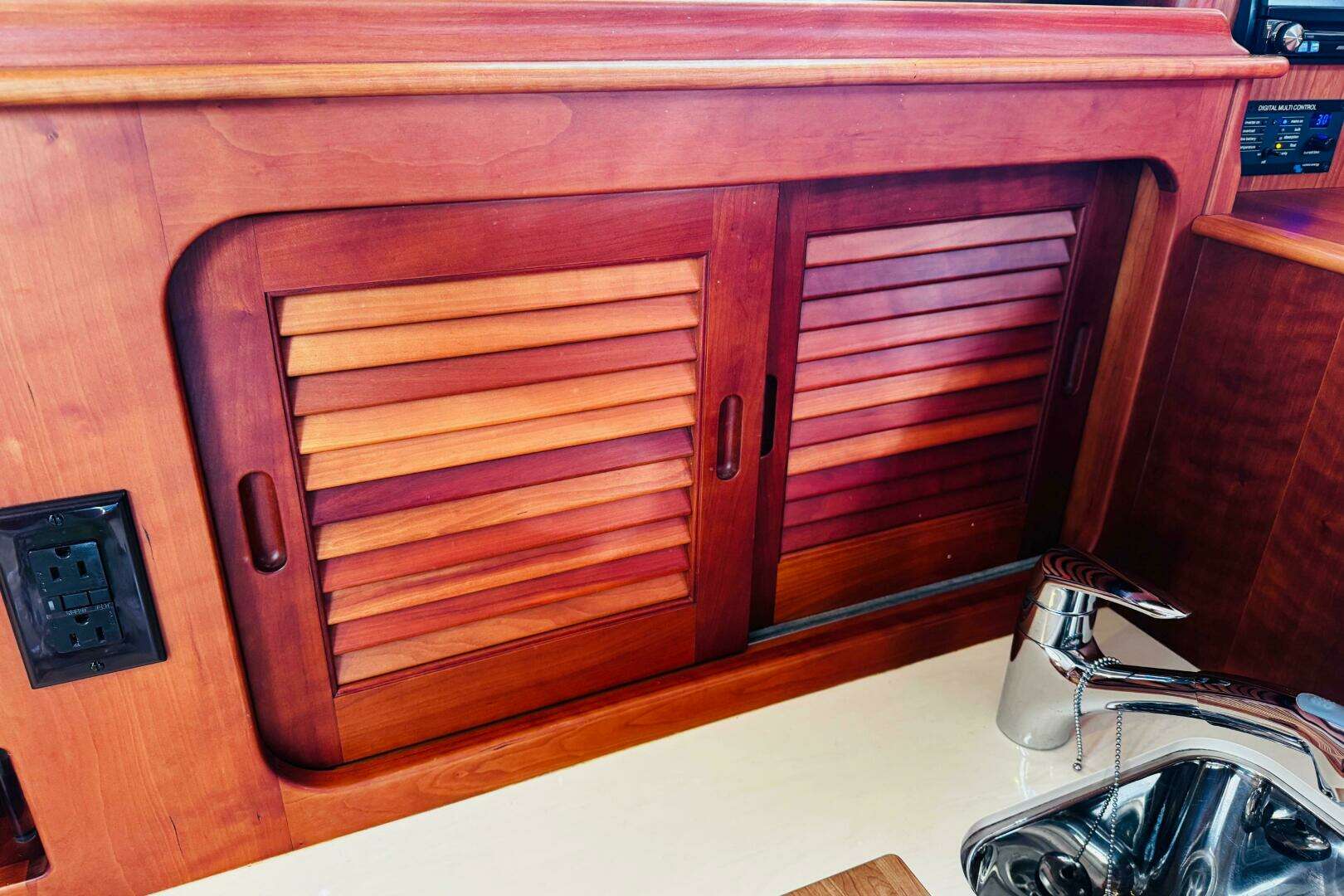 2012 Hinckley Picnic Boat MKIII - Image 14