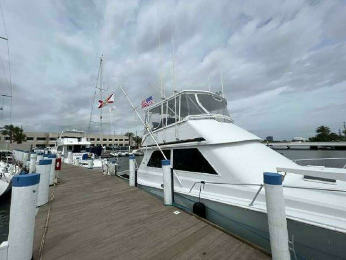 1991 Viking Boats Convertible - Image 3