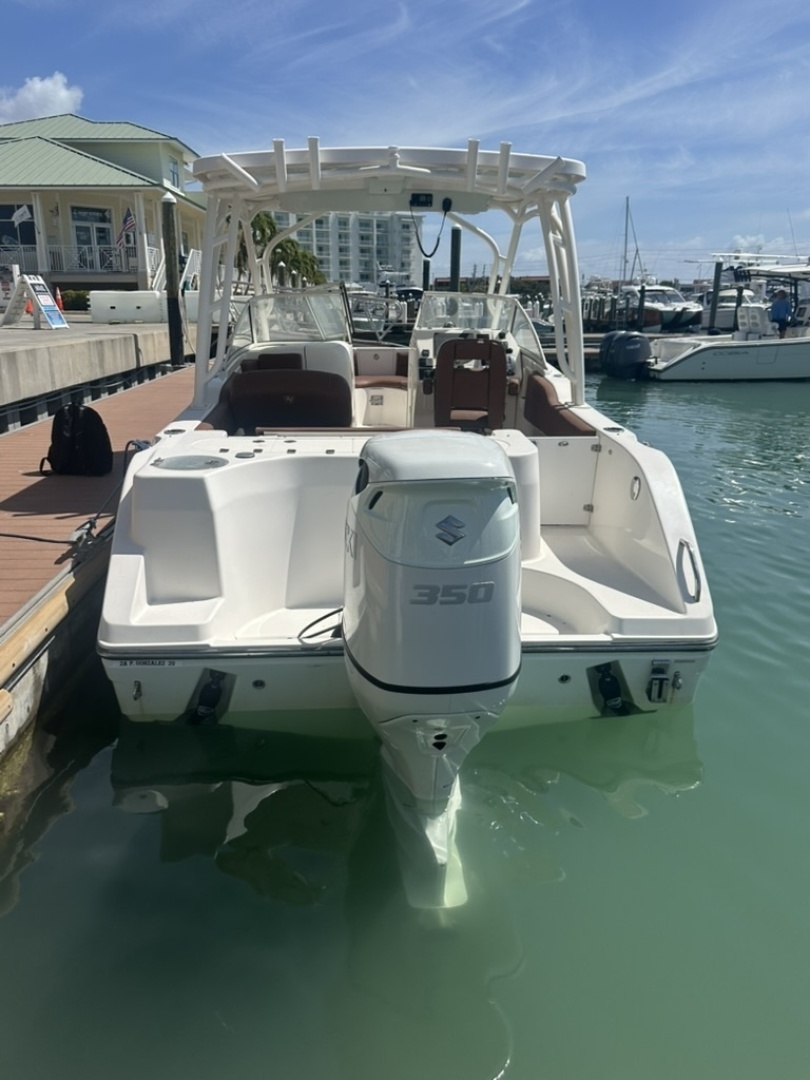 2019 Century 24 Resorter - Image 35