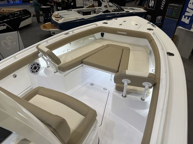 2026 Everglades 253 Center Console - 21