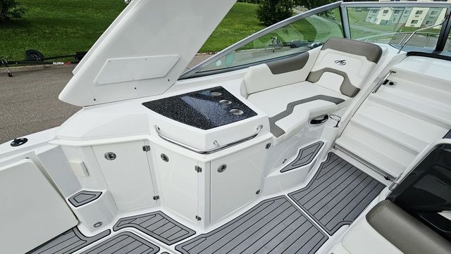 2016 Monterey 295 Sport Yacht - 10