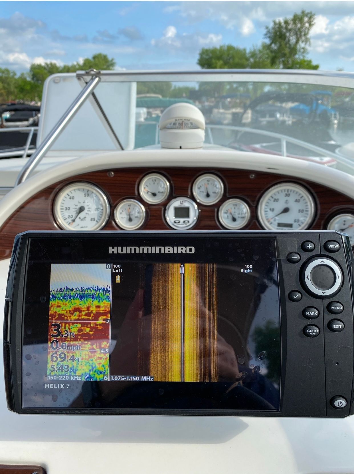 2001 Larson Cabrio 254 Mid Cabin Cruiser - 14