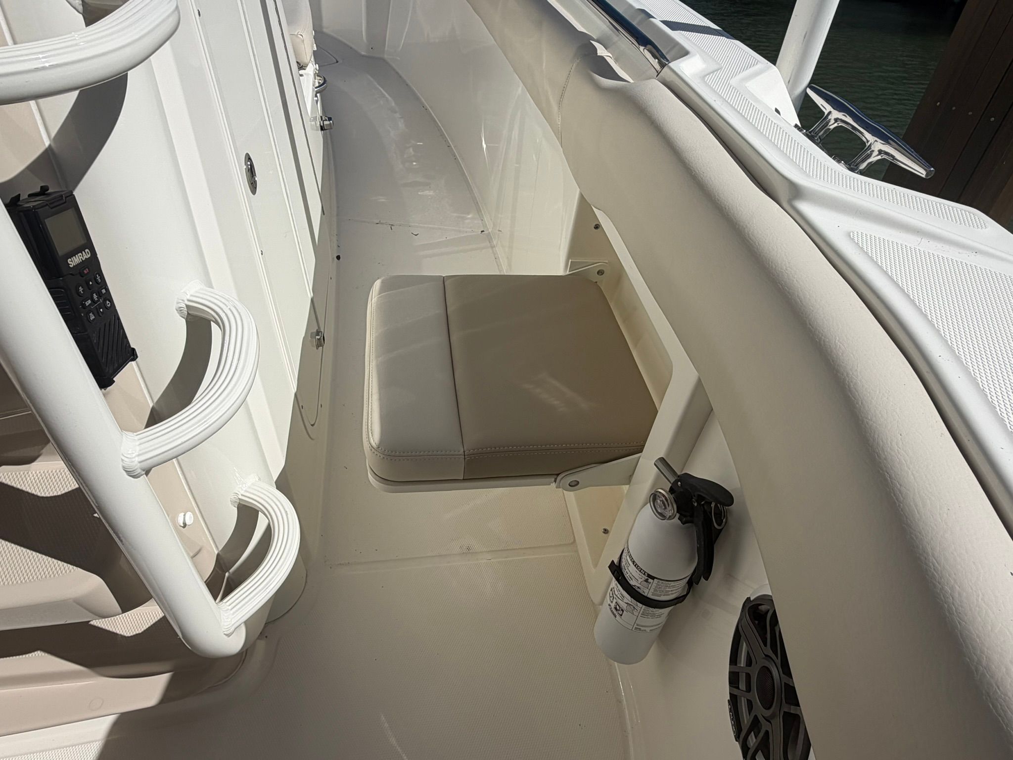 2024 Boston Whaler 330 Outrage - 32
