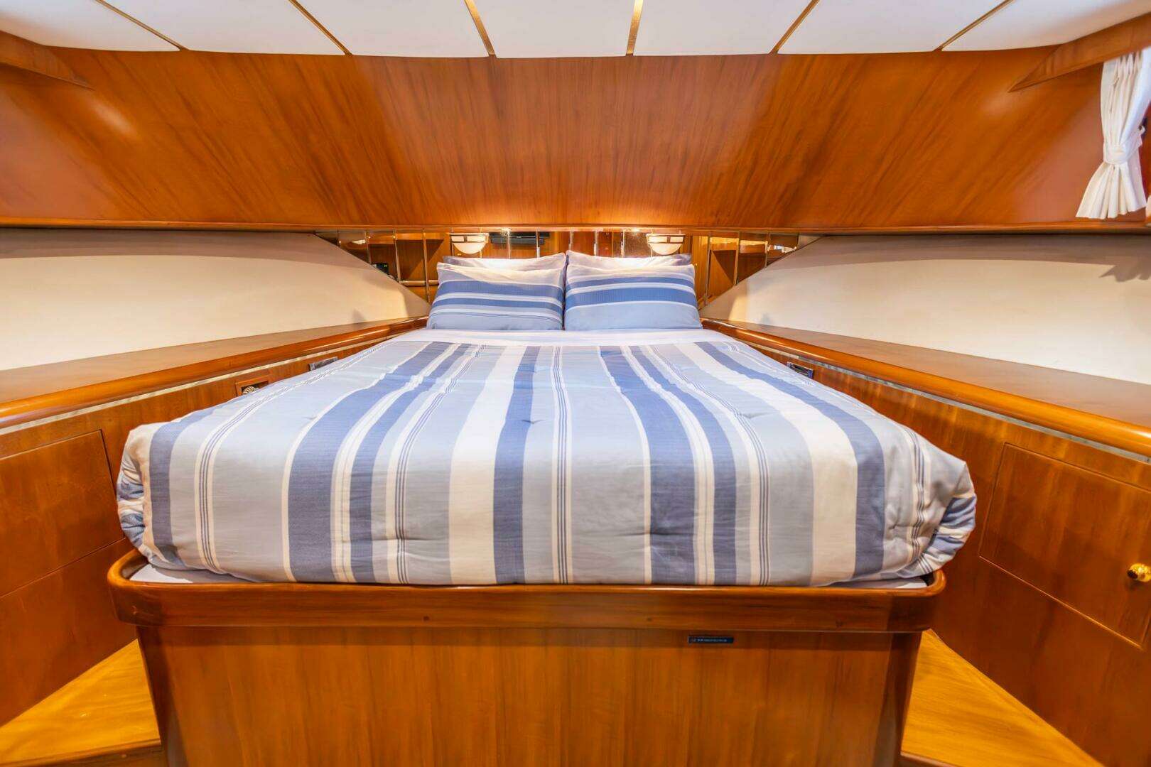 2005 Ocean Alexander Raised Pilothouse Flybridge Sedan - Image 20