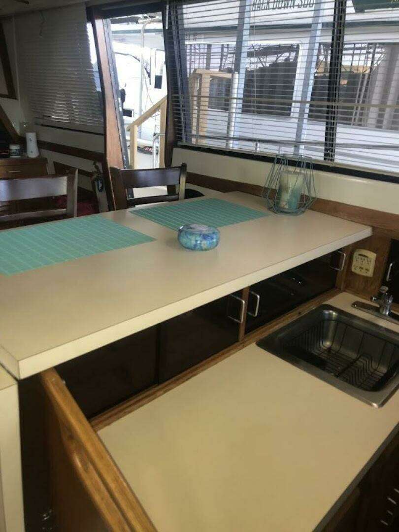 1986 Mainship 40' Double Cabin - Image 12